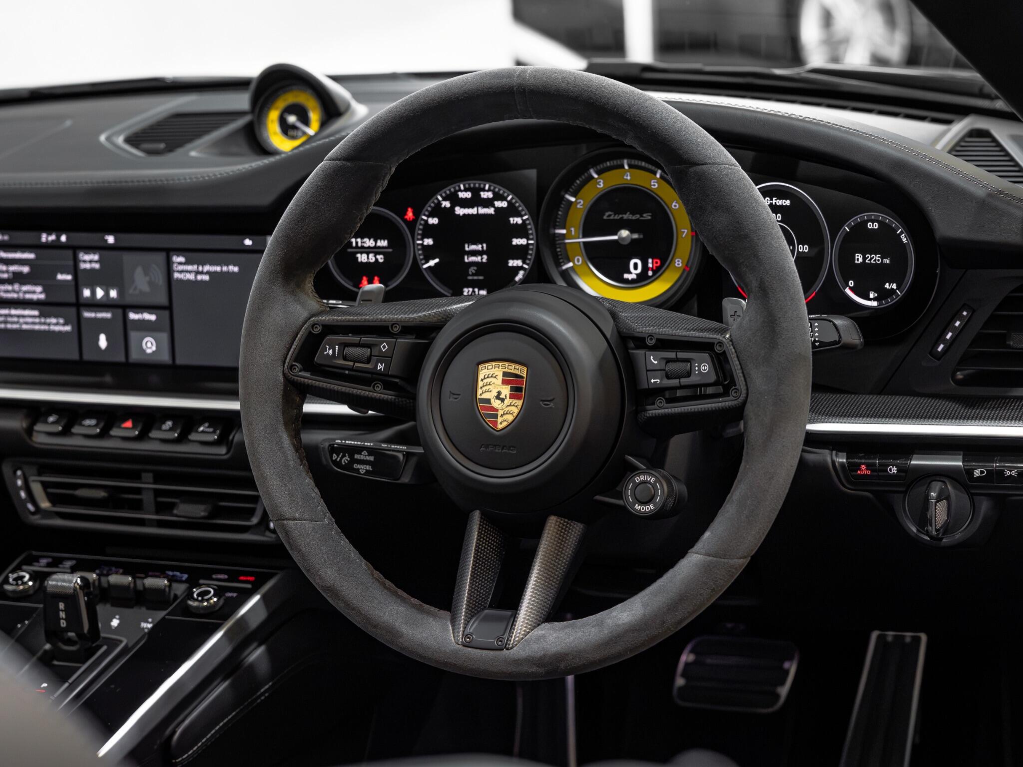 Porsche 911 view 16