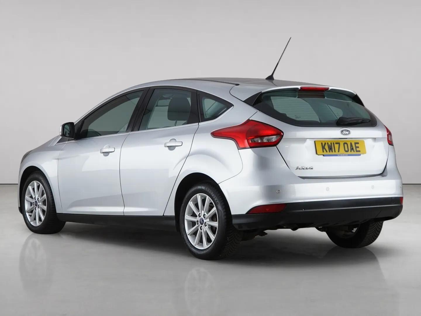Ford Focus view 6