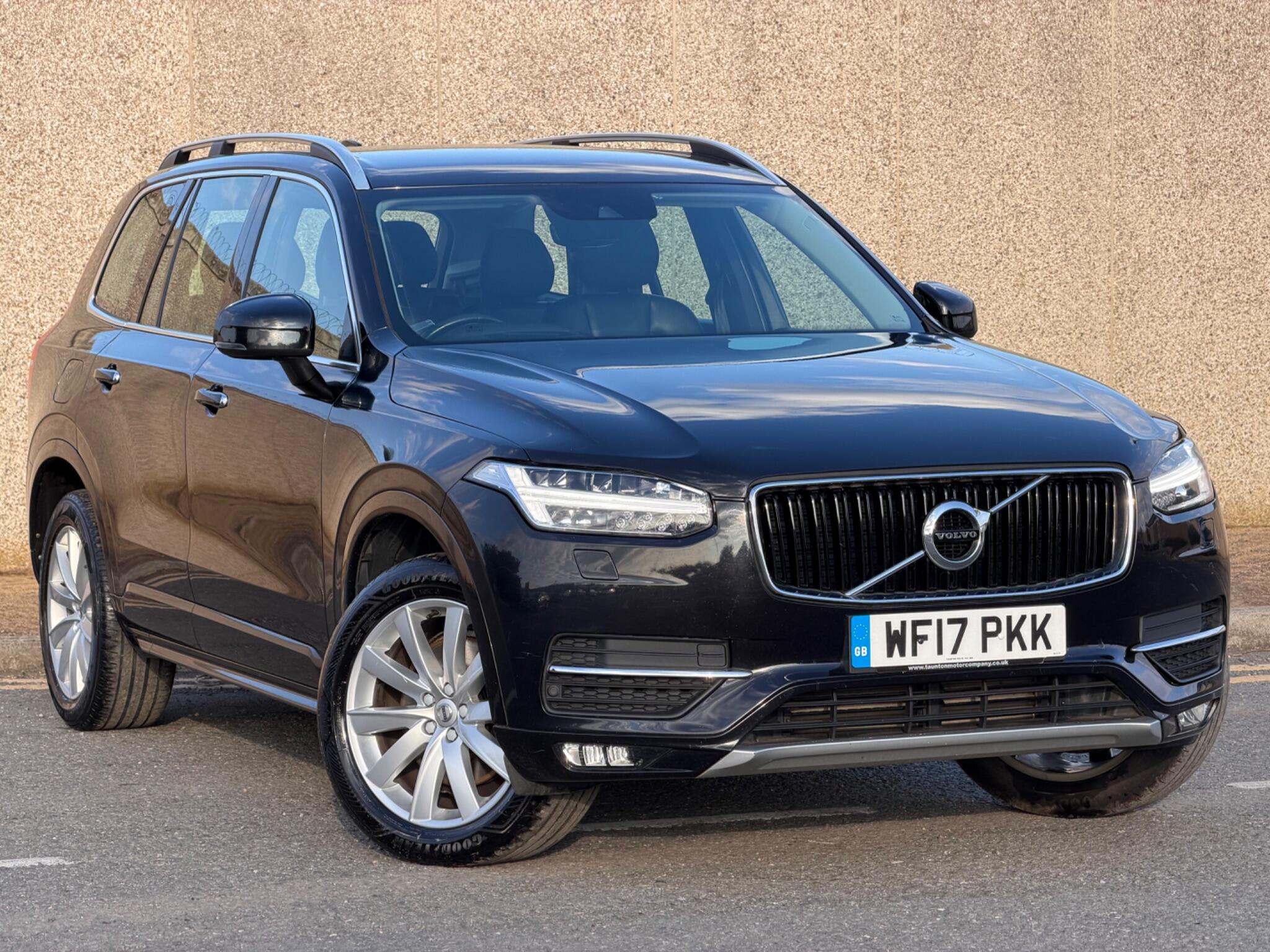 Volvo XC90 view 8