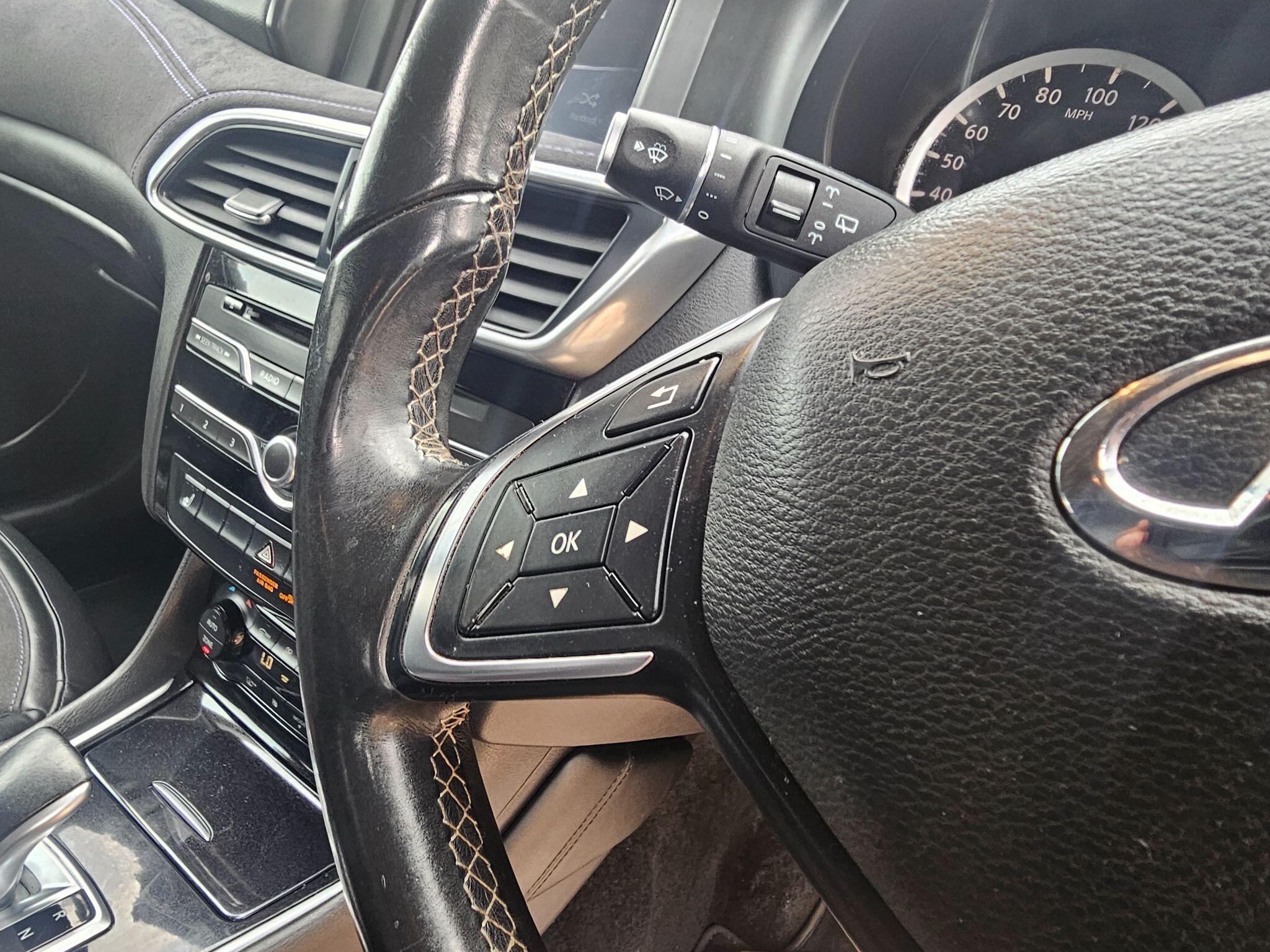 Infiniti Q30 view 28