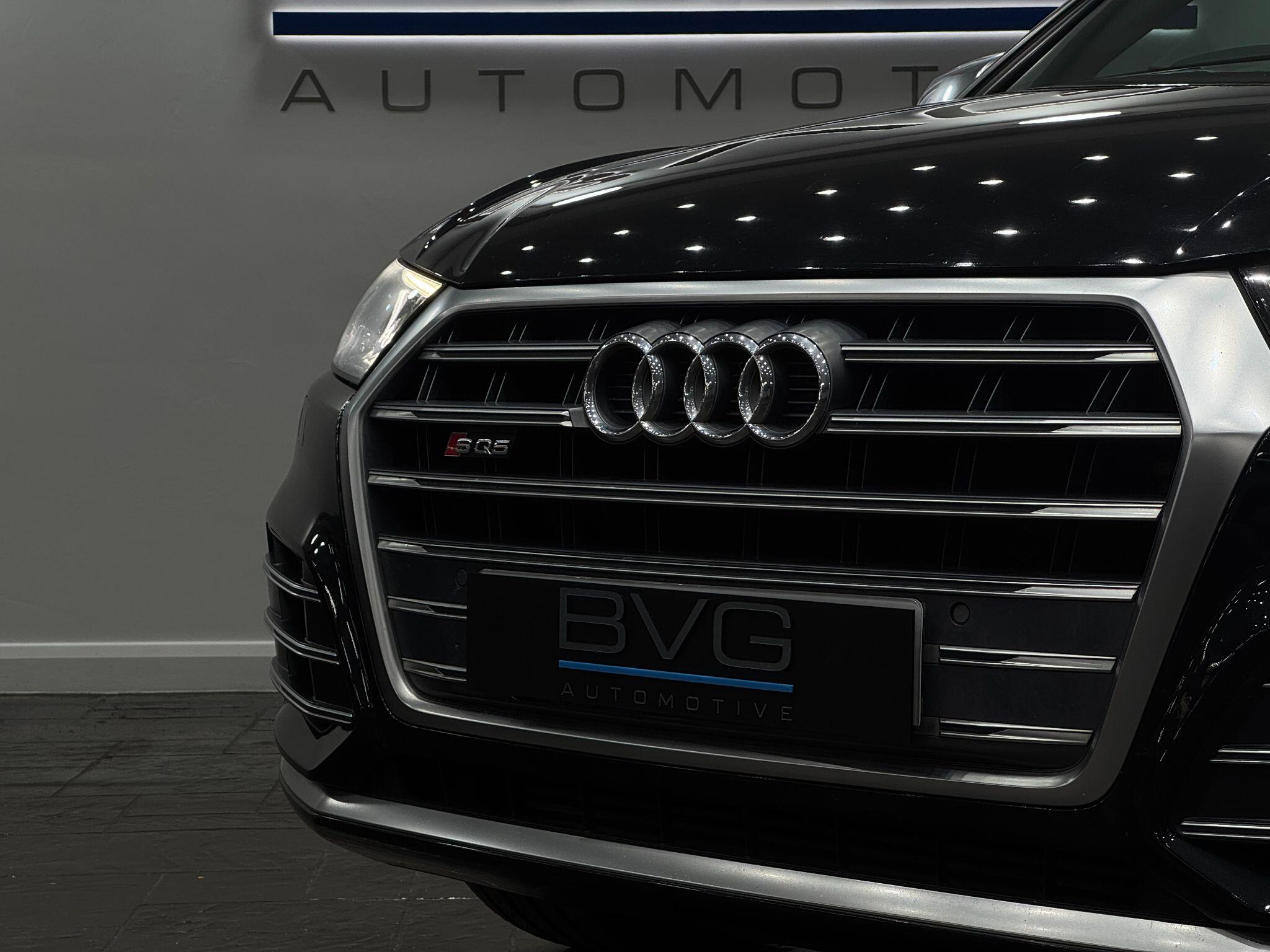 Audi SQ5 view 14
