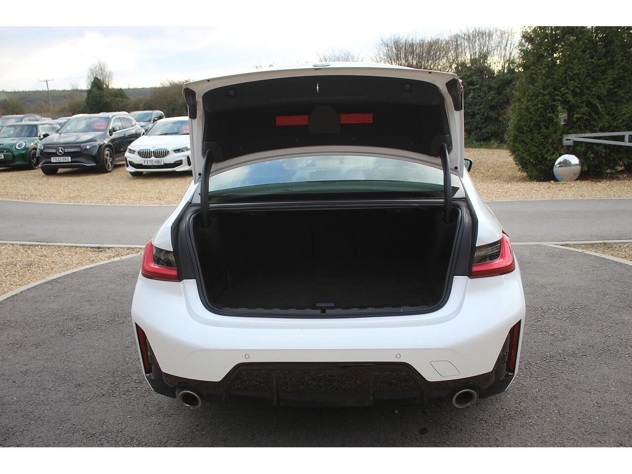 BMW 3 Series view 36