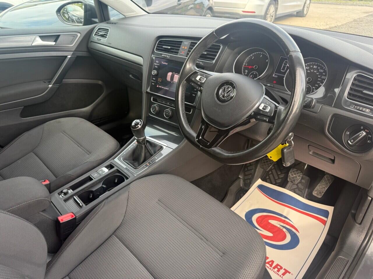 Volkswagen Golf view 9