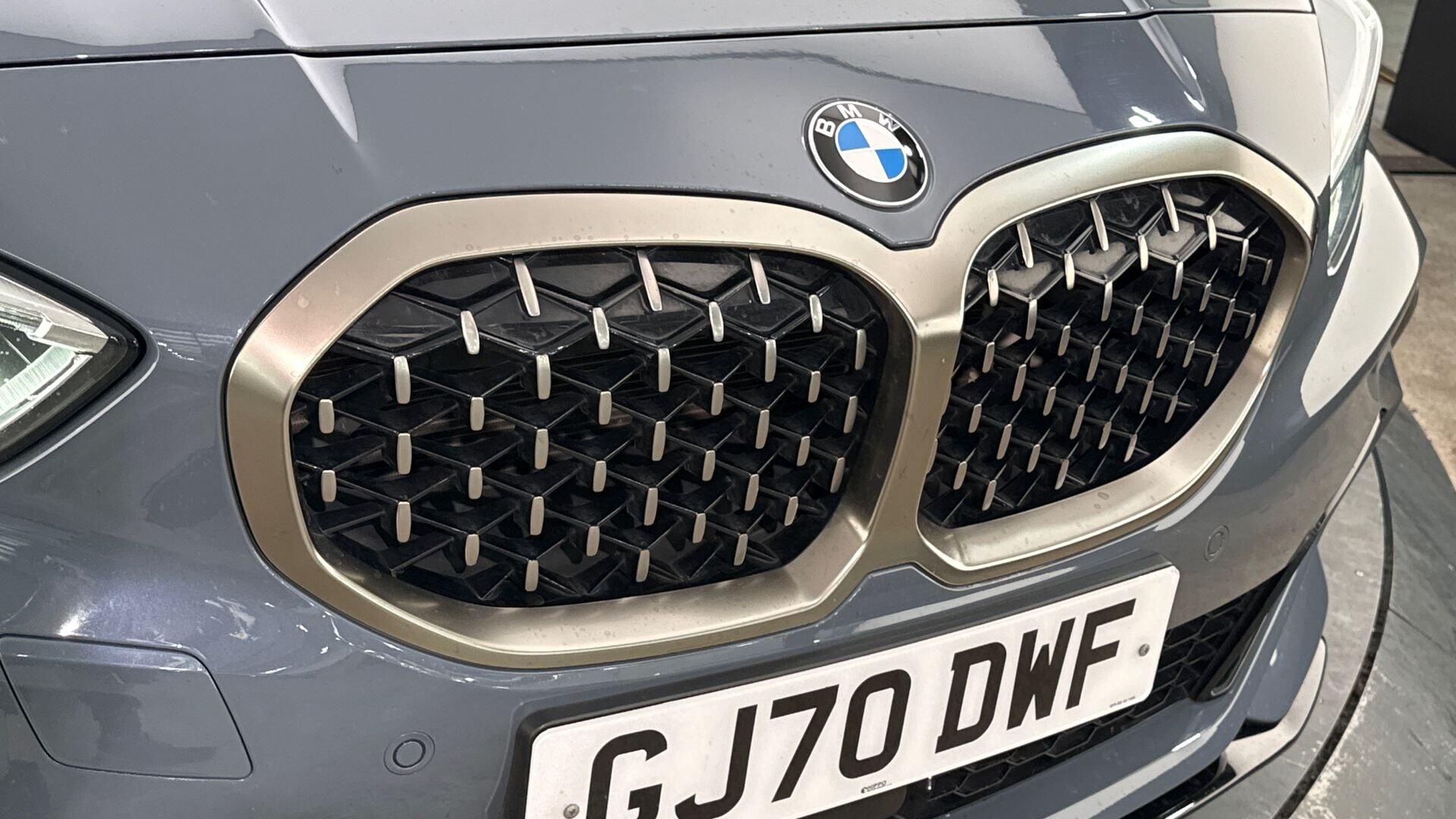 BMW 1 Series view 29