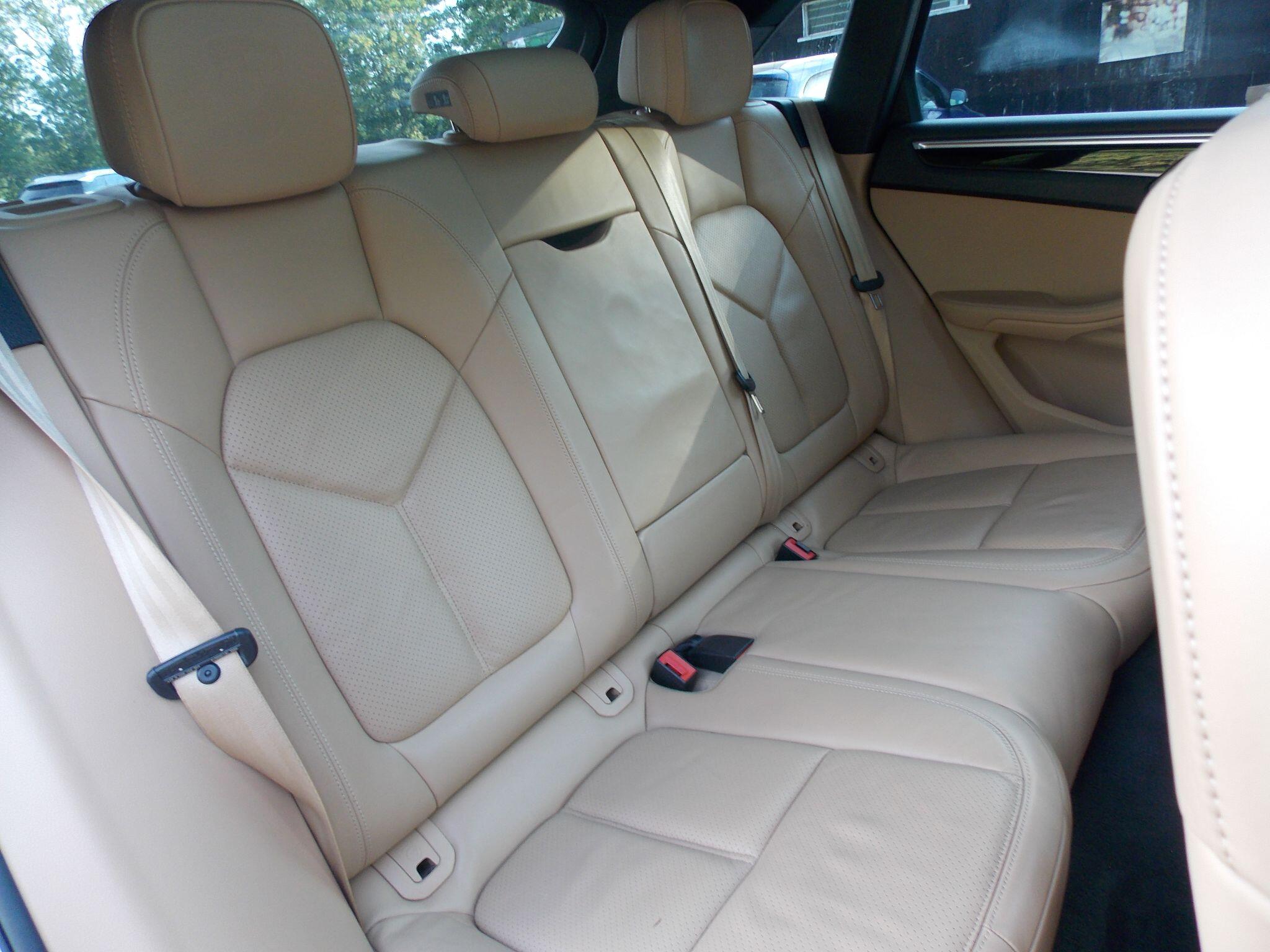 Porsche Macan view 41