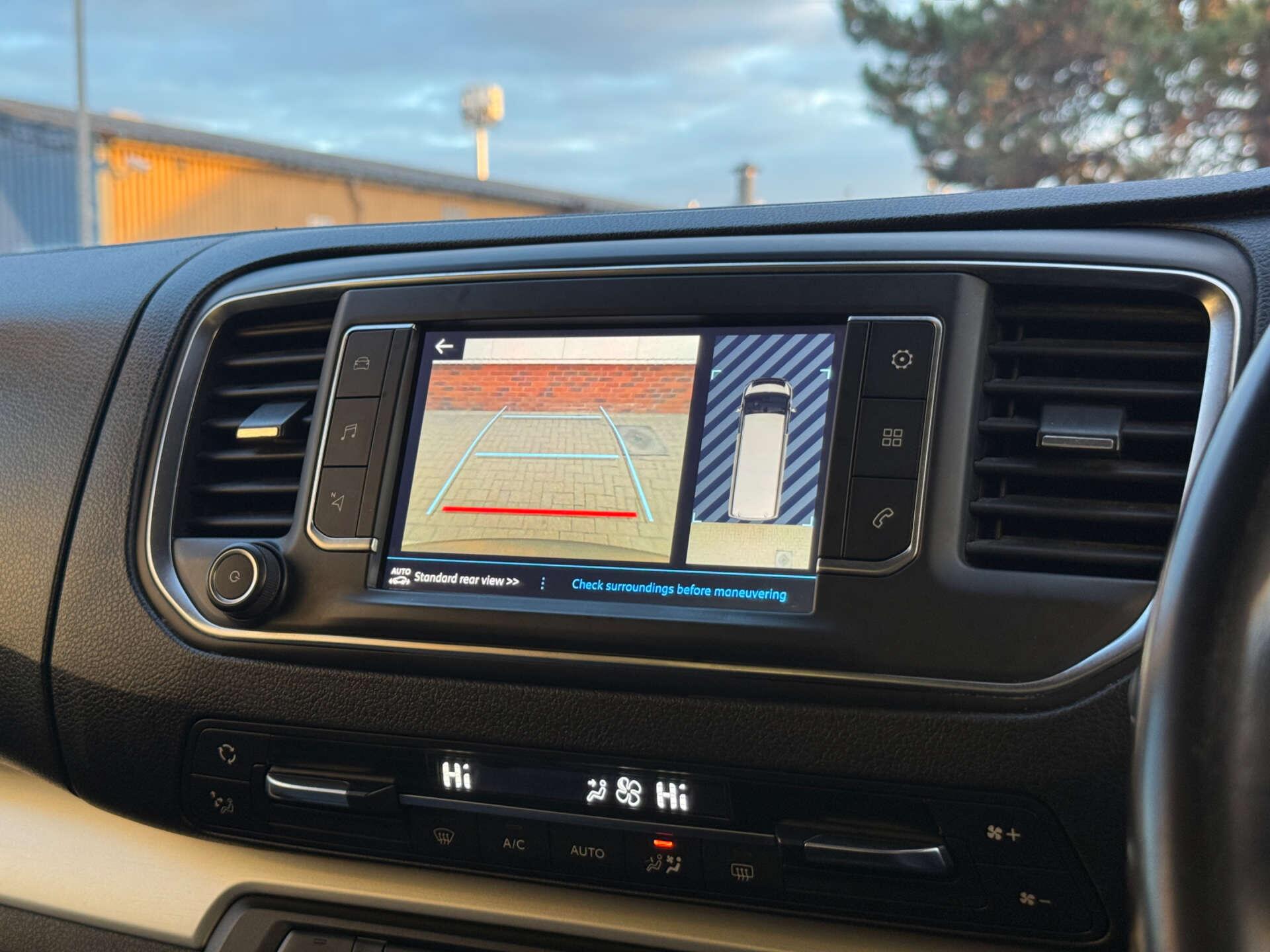 Peugeot Traveller view 11