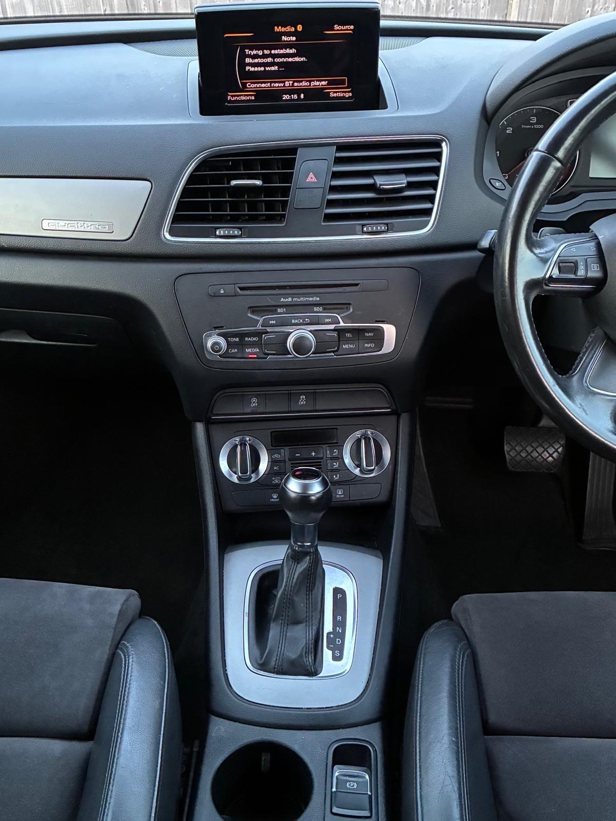 Audi Q3 view 18