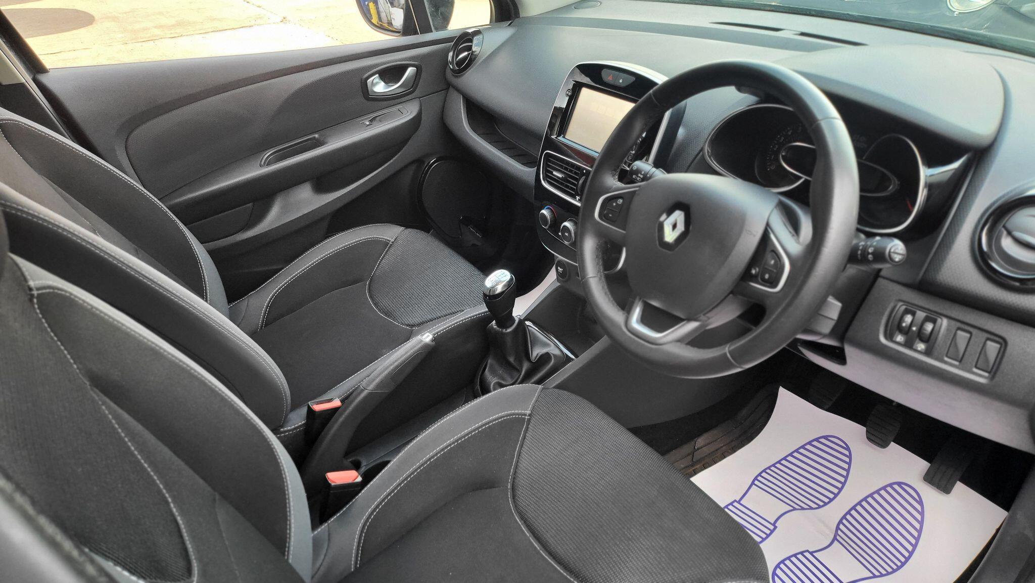 Renault Clio view 2
