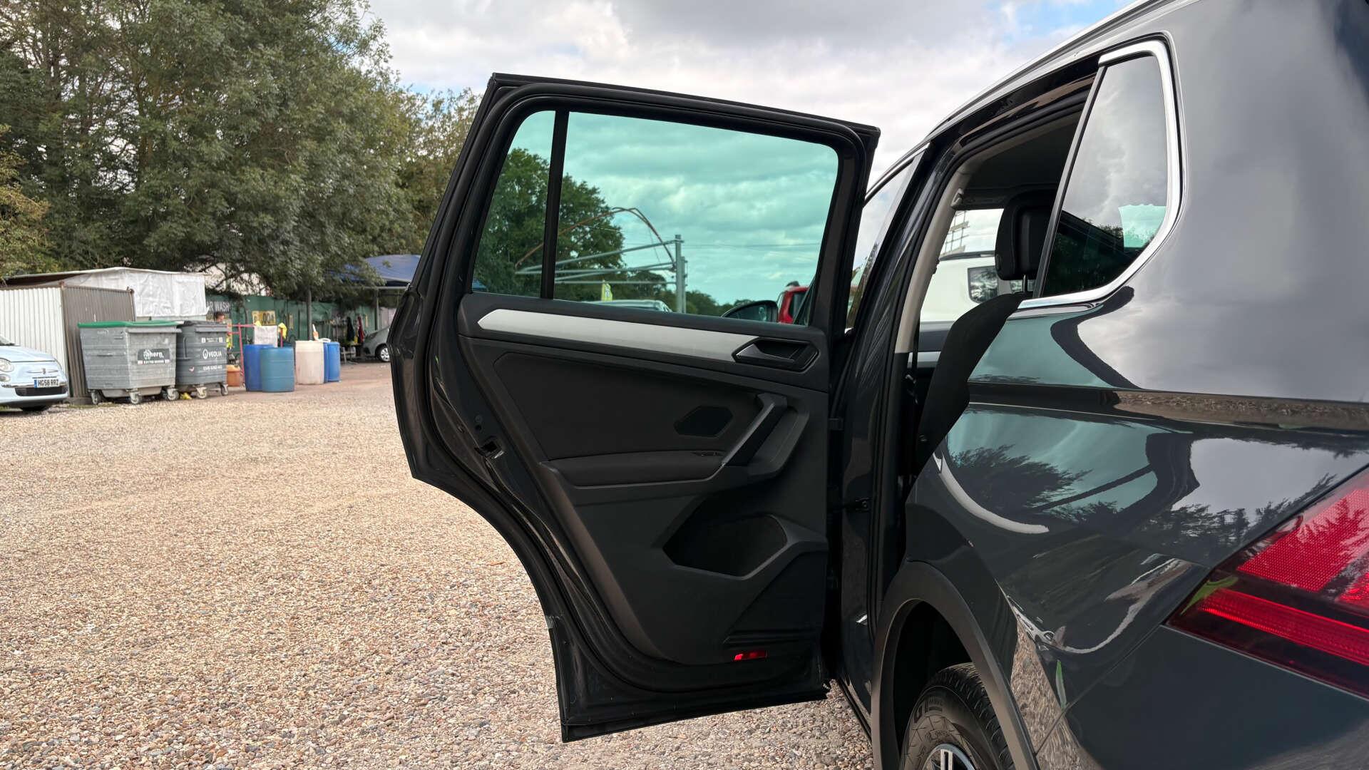 Volkswagen Tiguan view 47