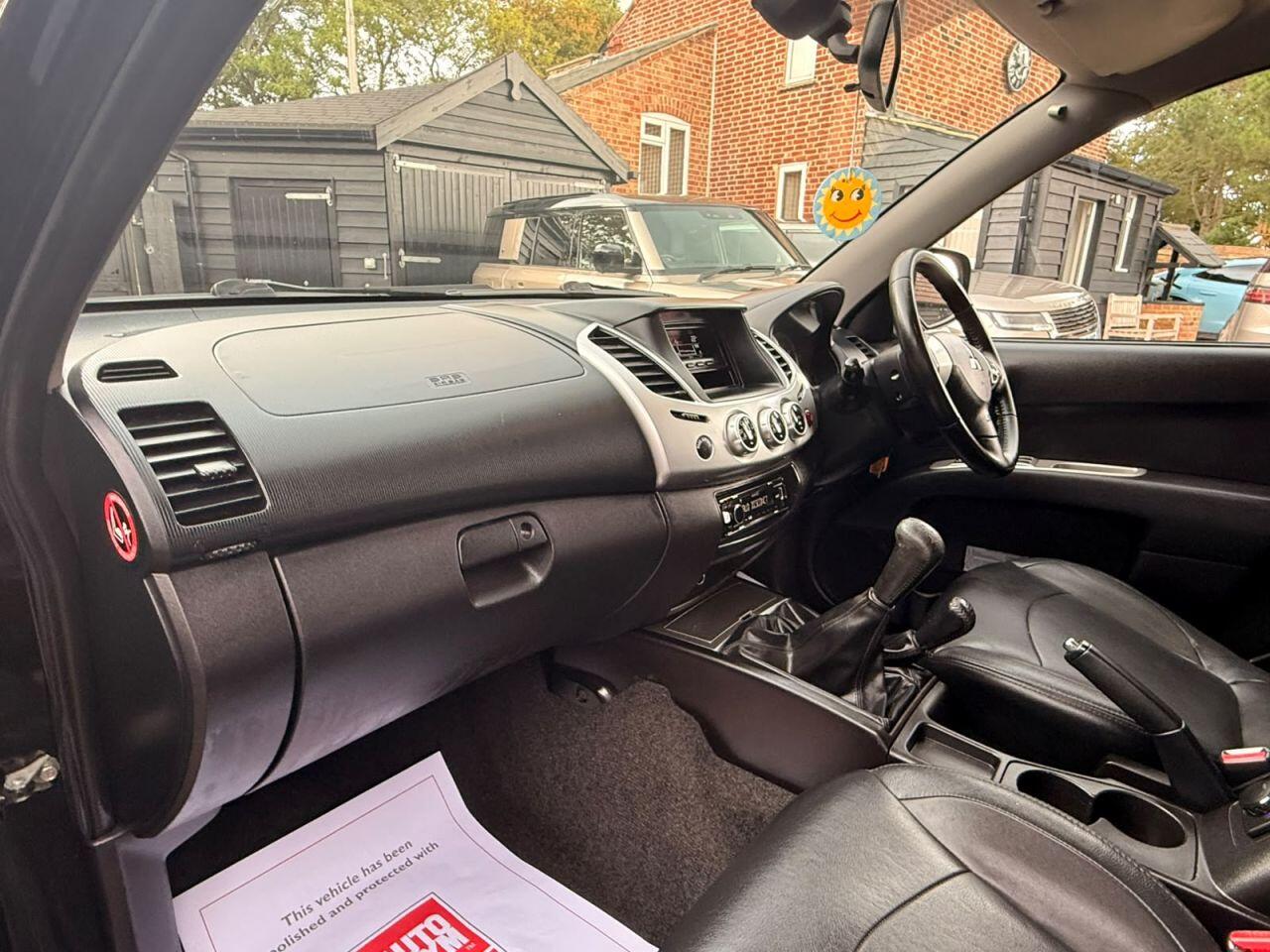 Mitsubishi L200 view 12