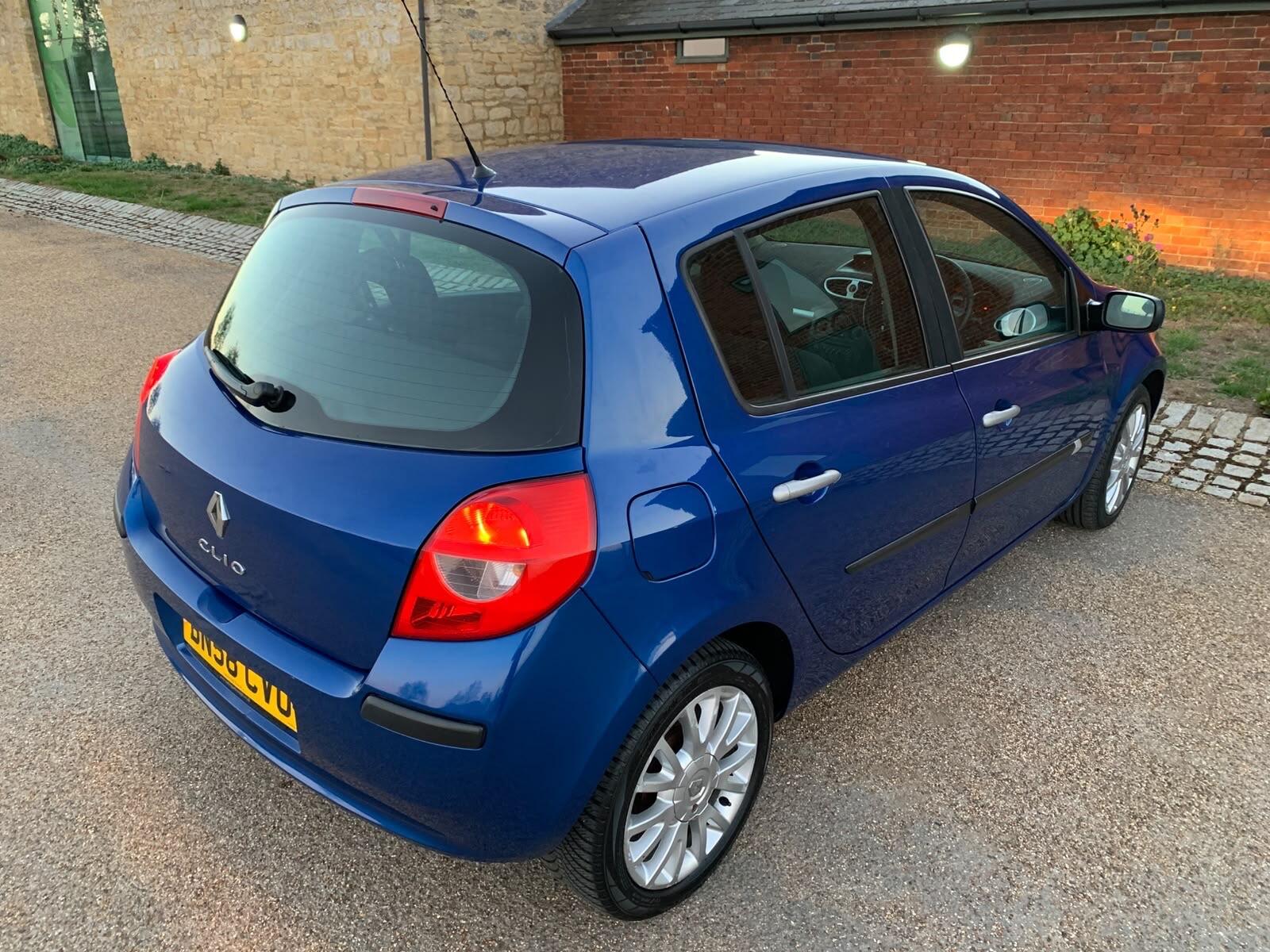 Renault Clio - Image 14