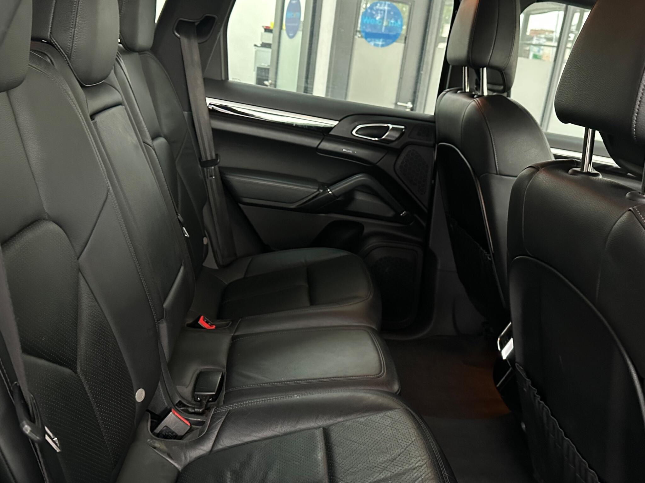 Porsche Cayenne view 32