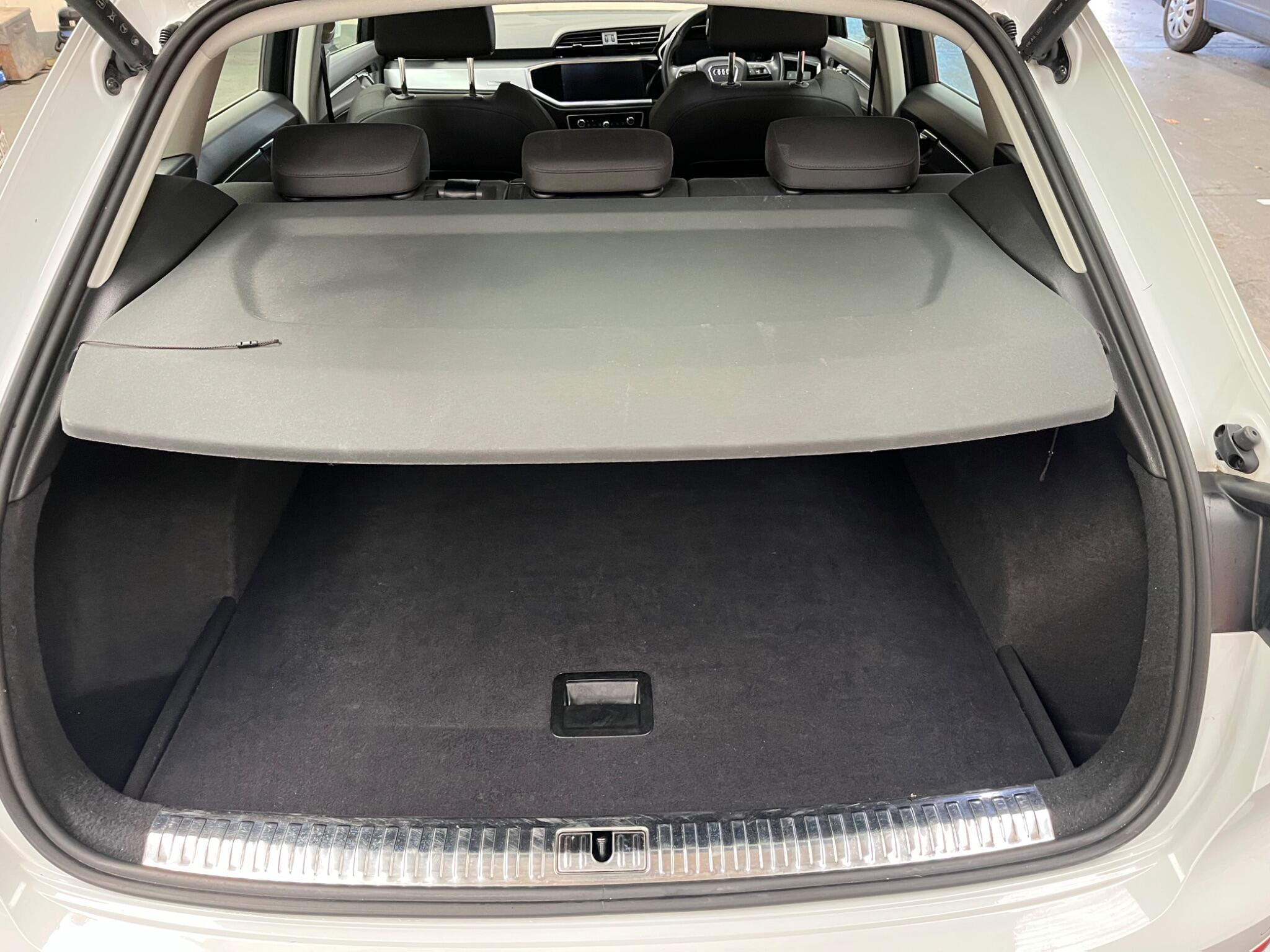 Audi Q3 view 36