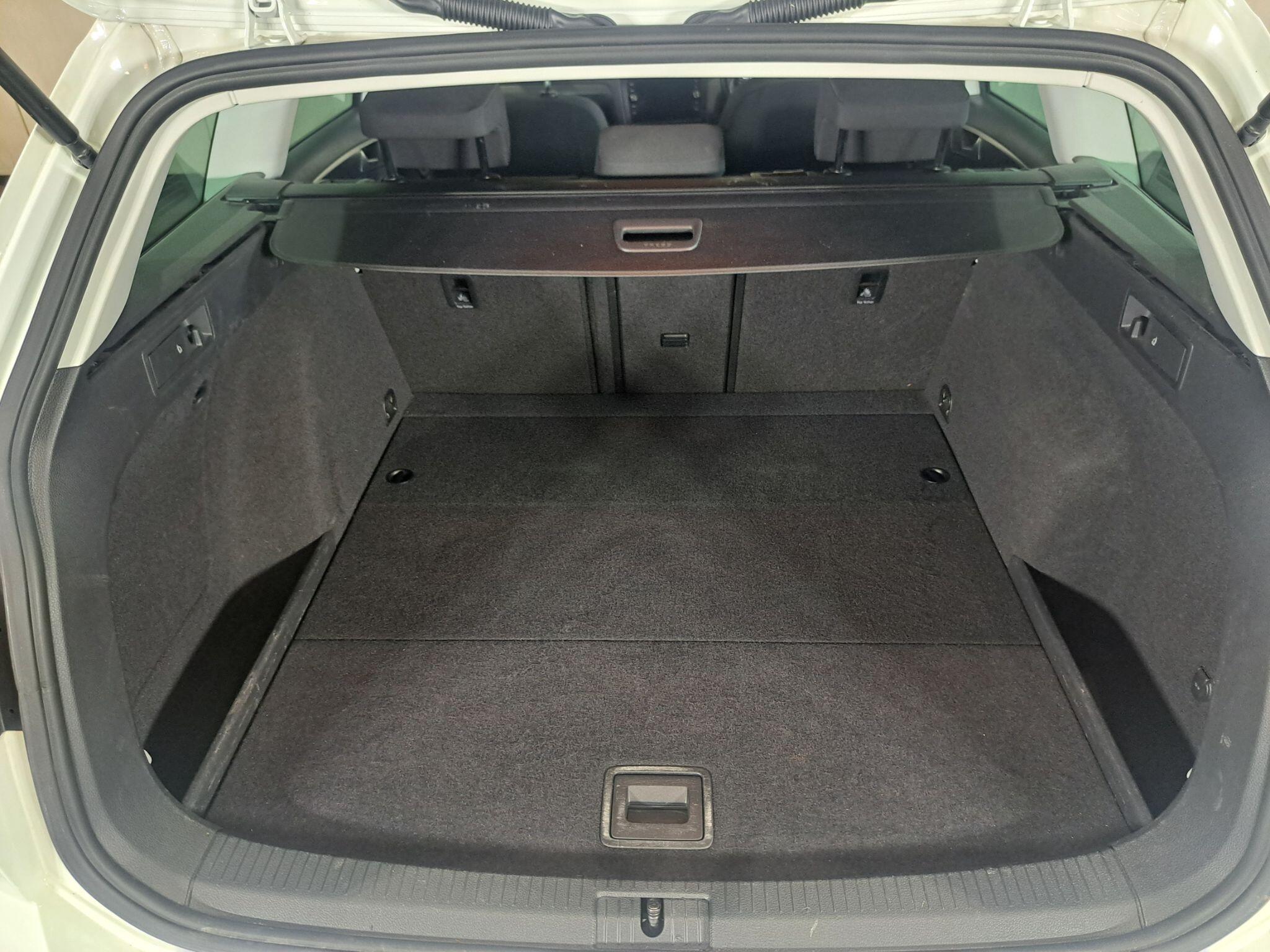 Volkswagen Golf view 28