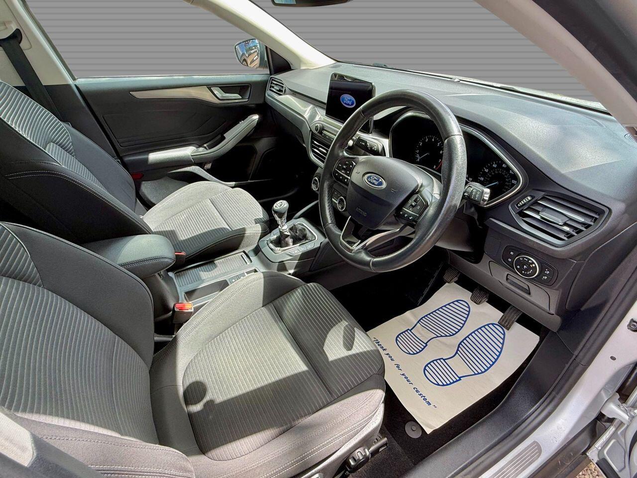Ford Focus view 12