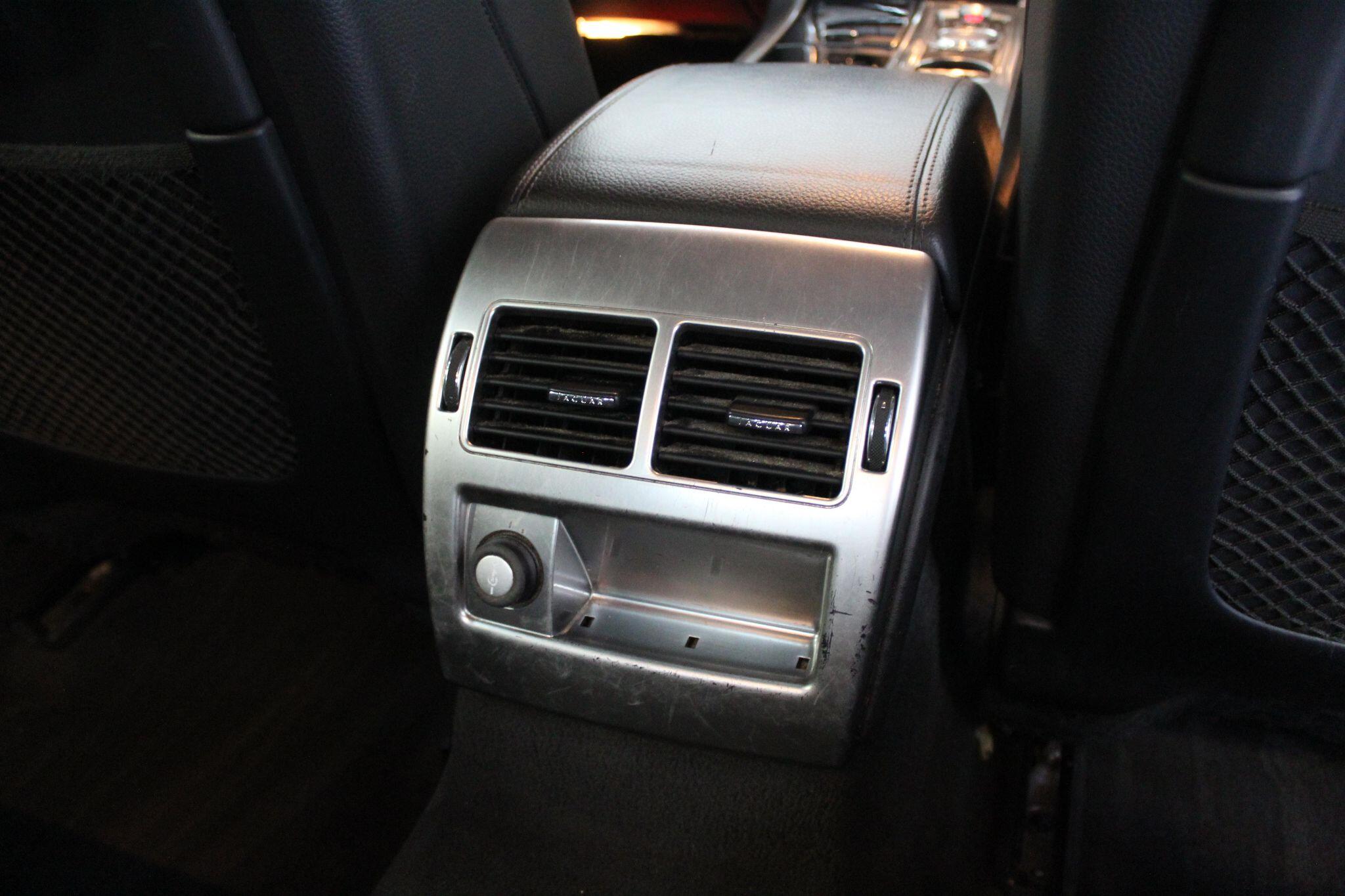 Jaguar XF view 53