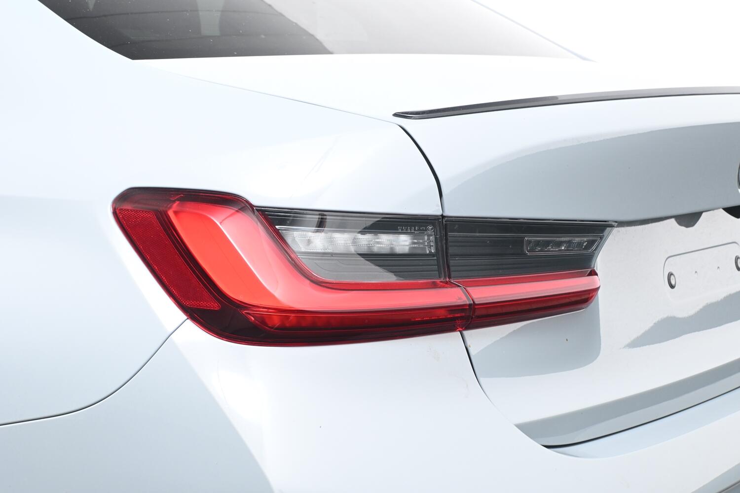 BMW 3 Series view 22