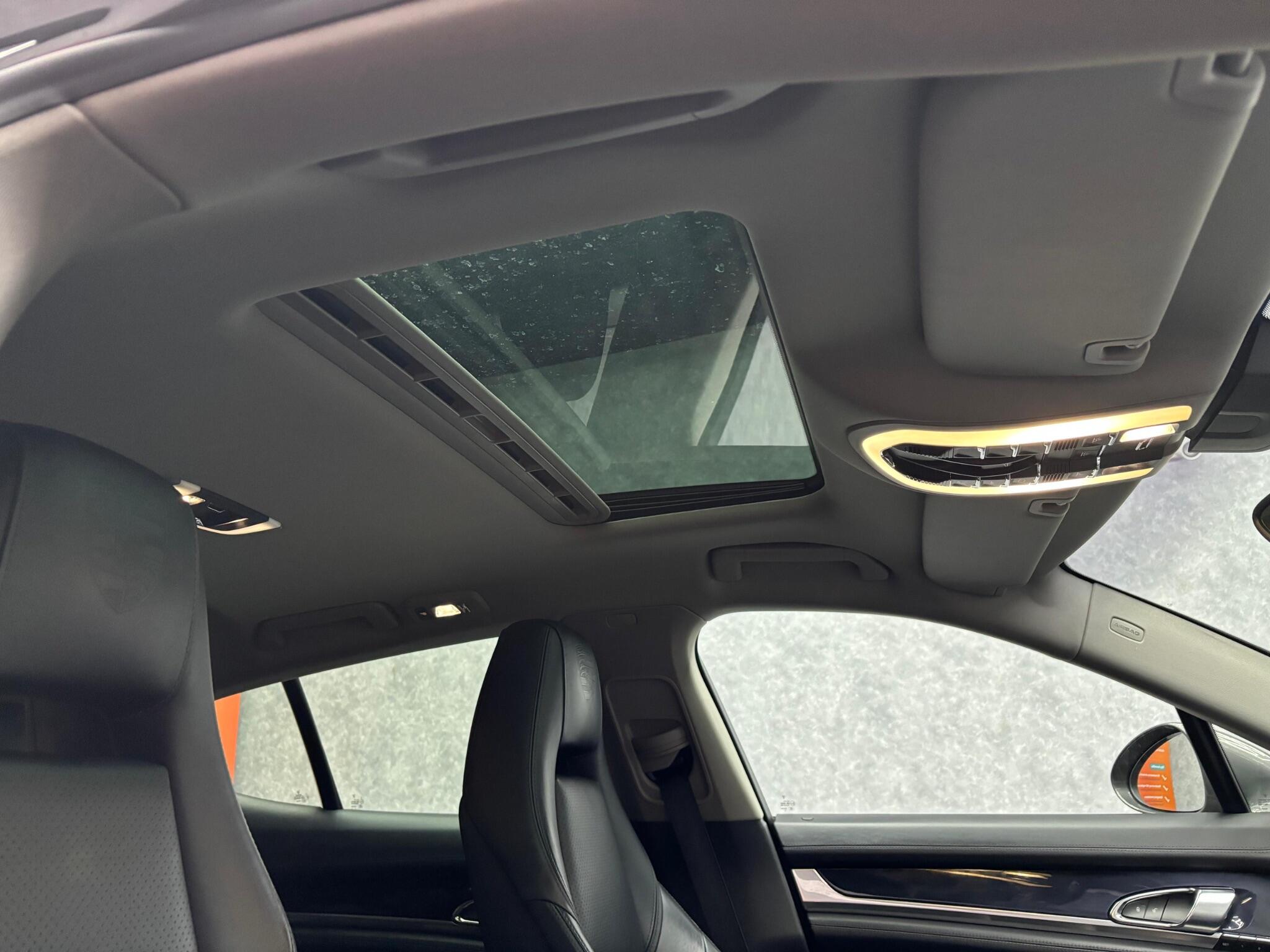 Porsche Panamera view 32