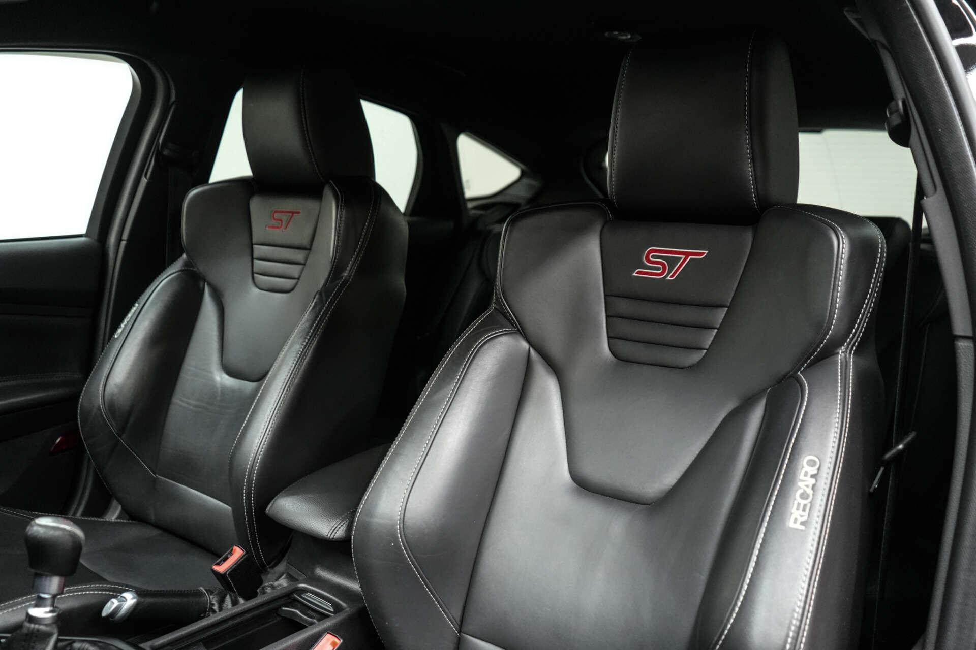 Ford Focus view 15