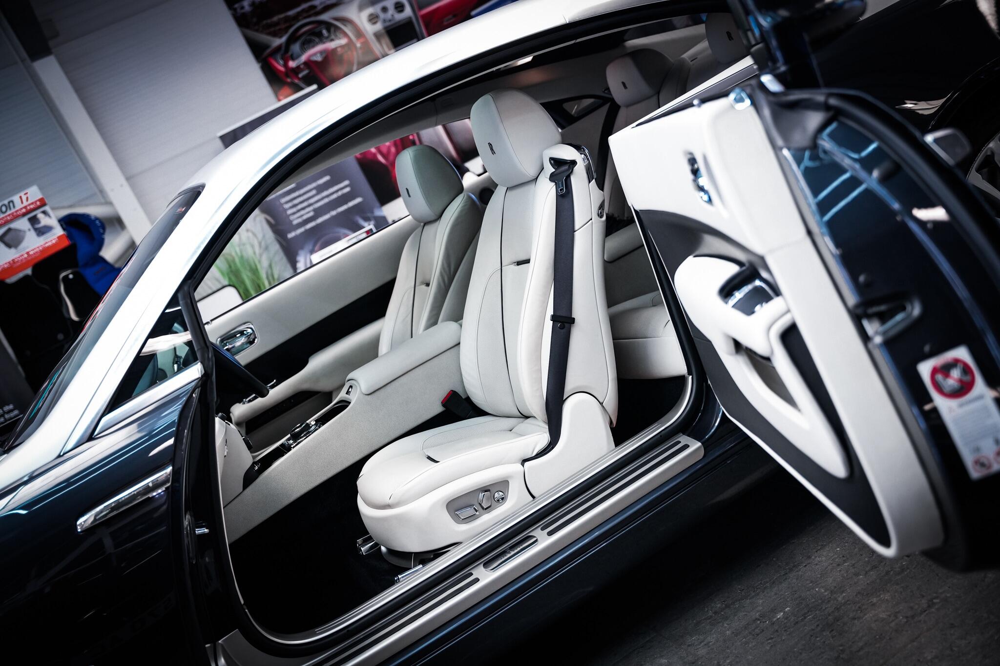 Rolls-Royce Wraith view 3