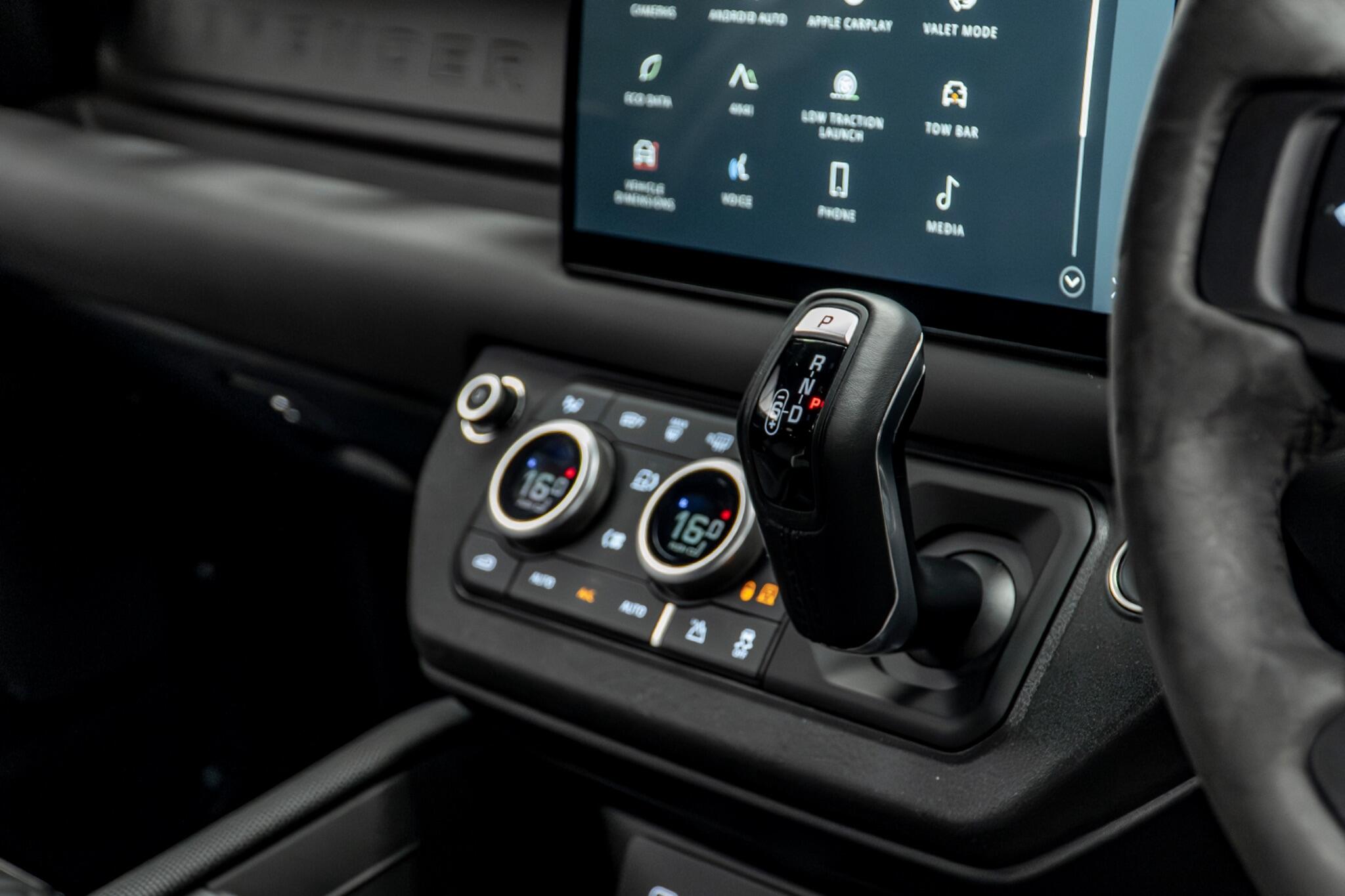 Land Rover Defender view 35
