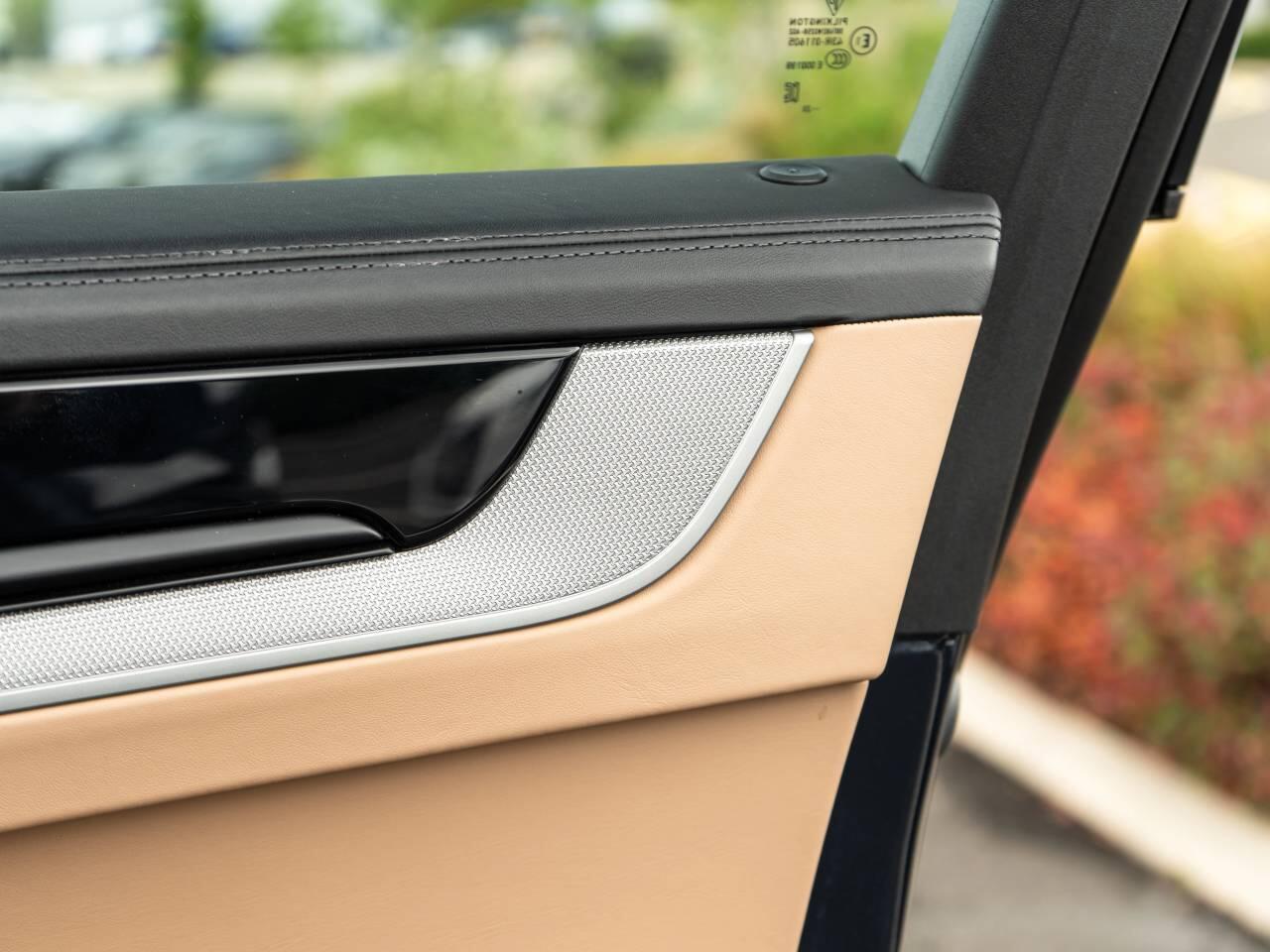 Porsche Cayenne view 25