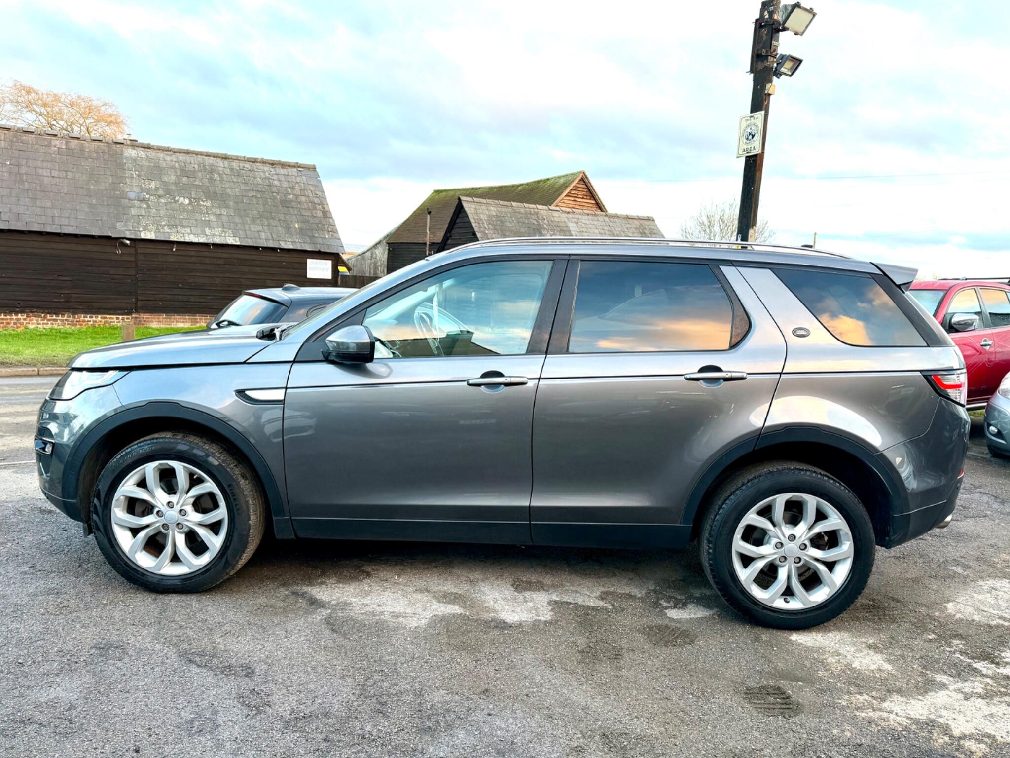 2015 Land Rover Discovery Sport 2.0 TD4 HSE Auto 4WD Euro 6 (s/s) 5dr • 86,302 miles image 15