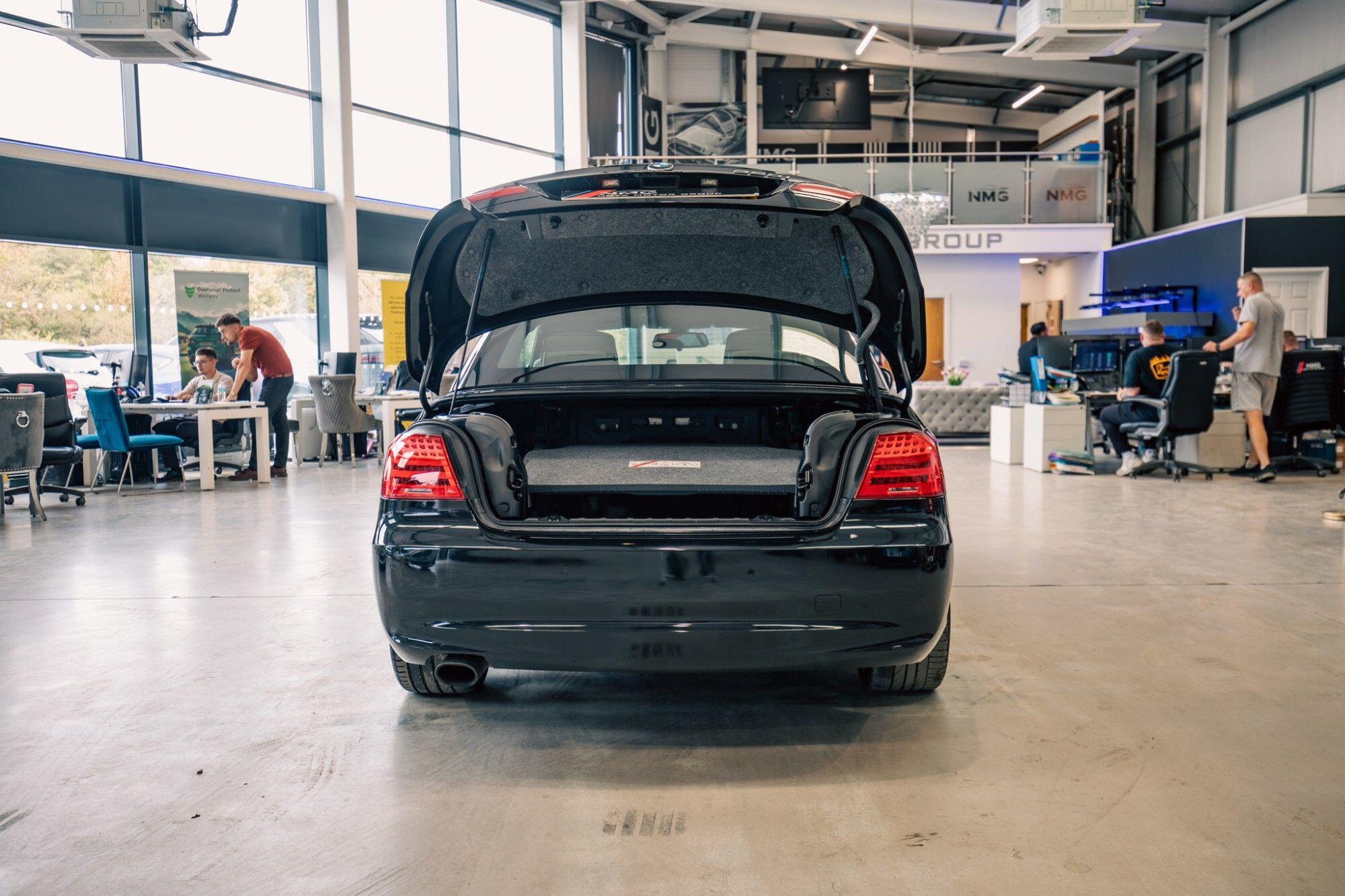 BMW 3 Series view 30