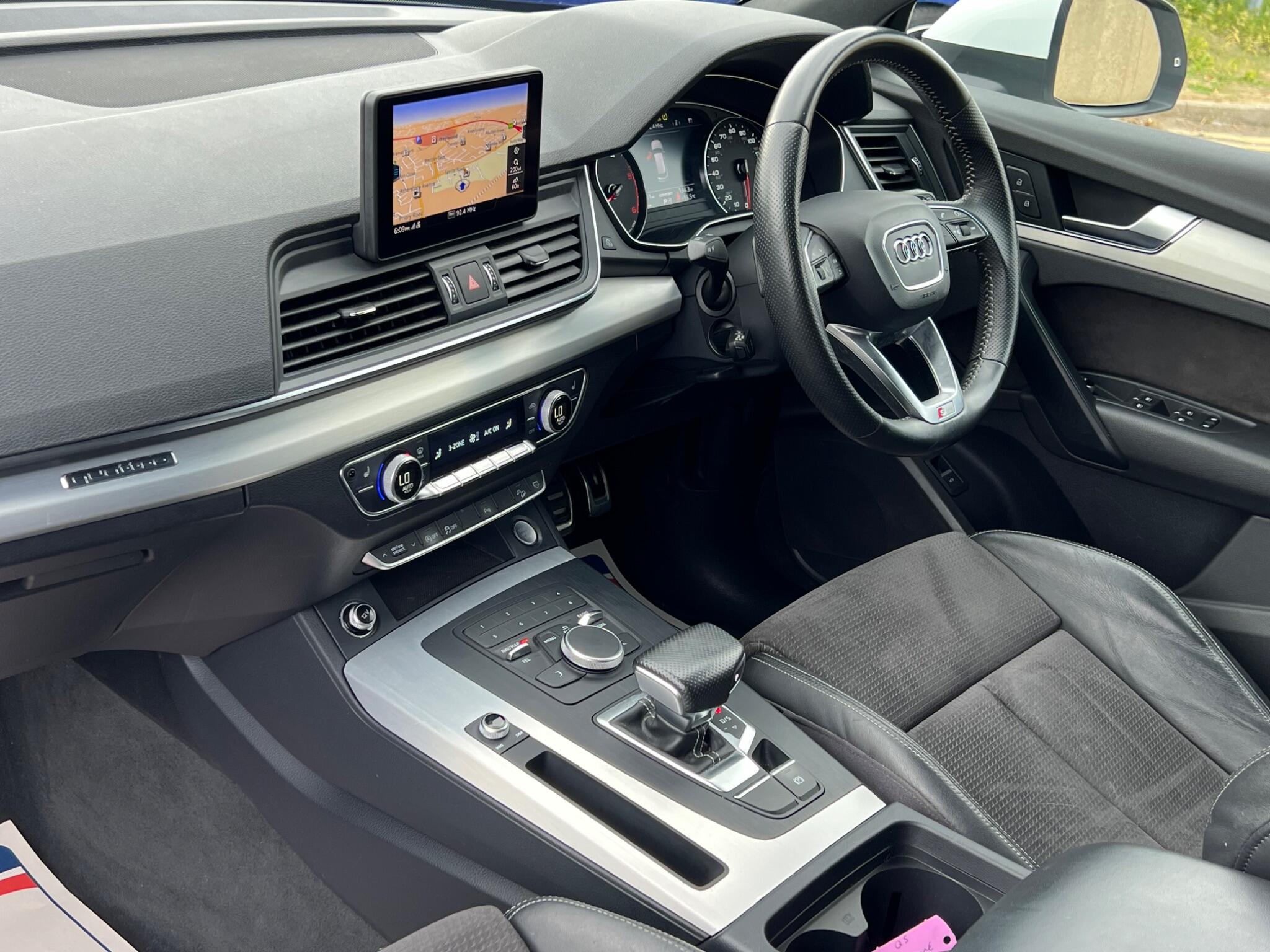 Audi Q5 view 13