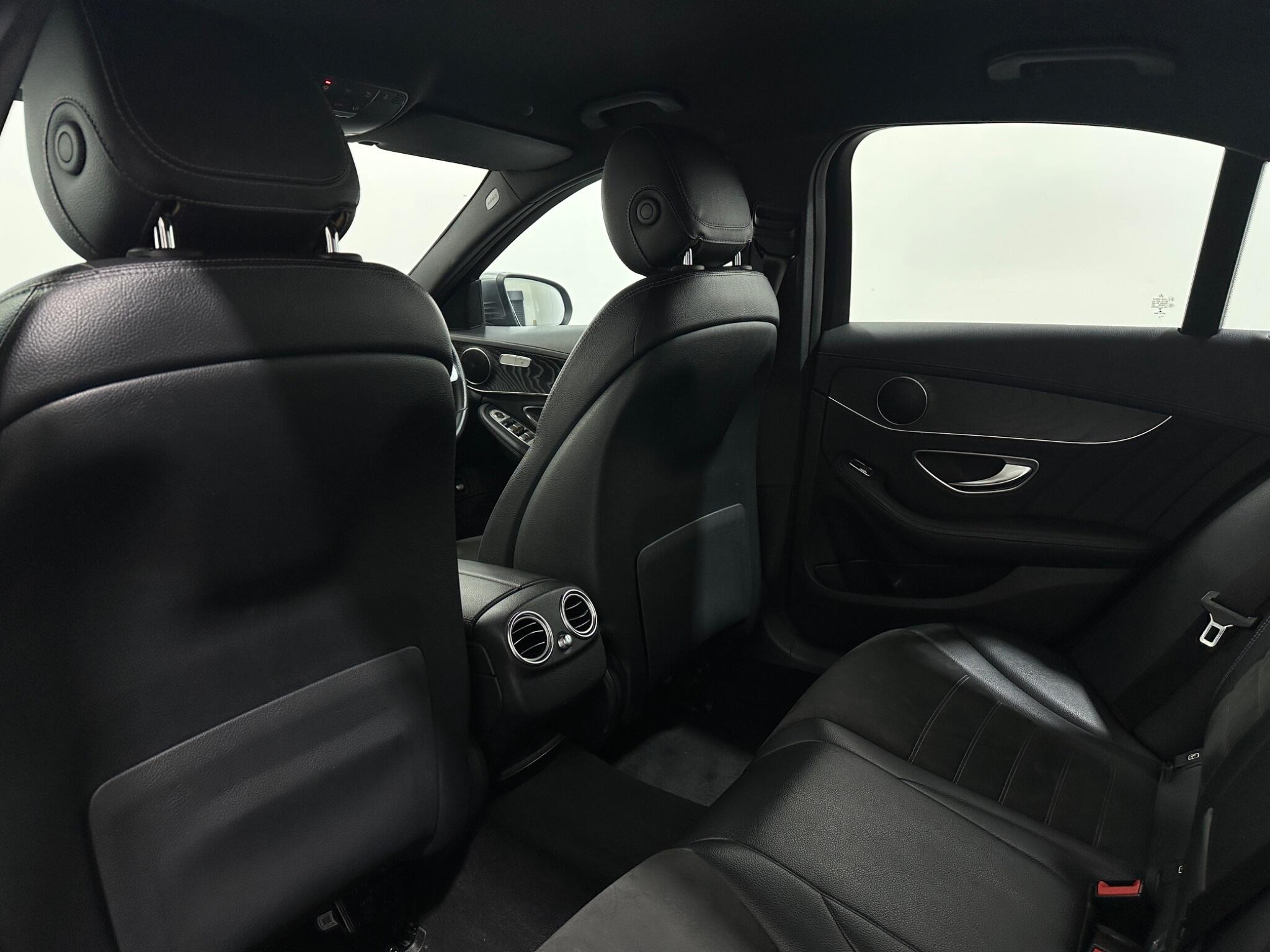Mercedes-Benz C-Class view 36