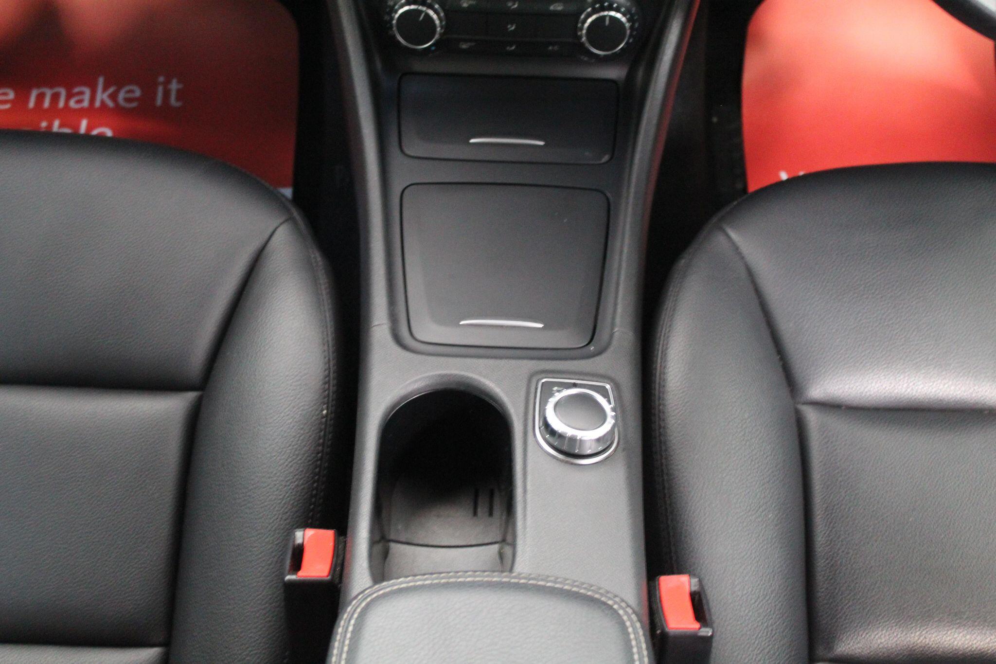 Mercedes-Benz Gla view 44