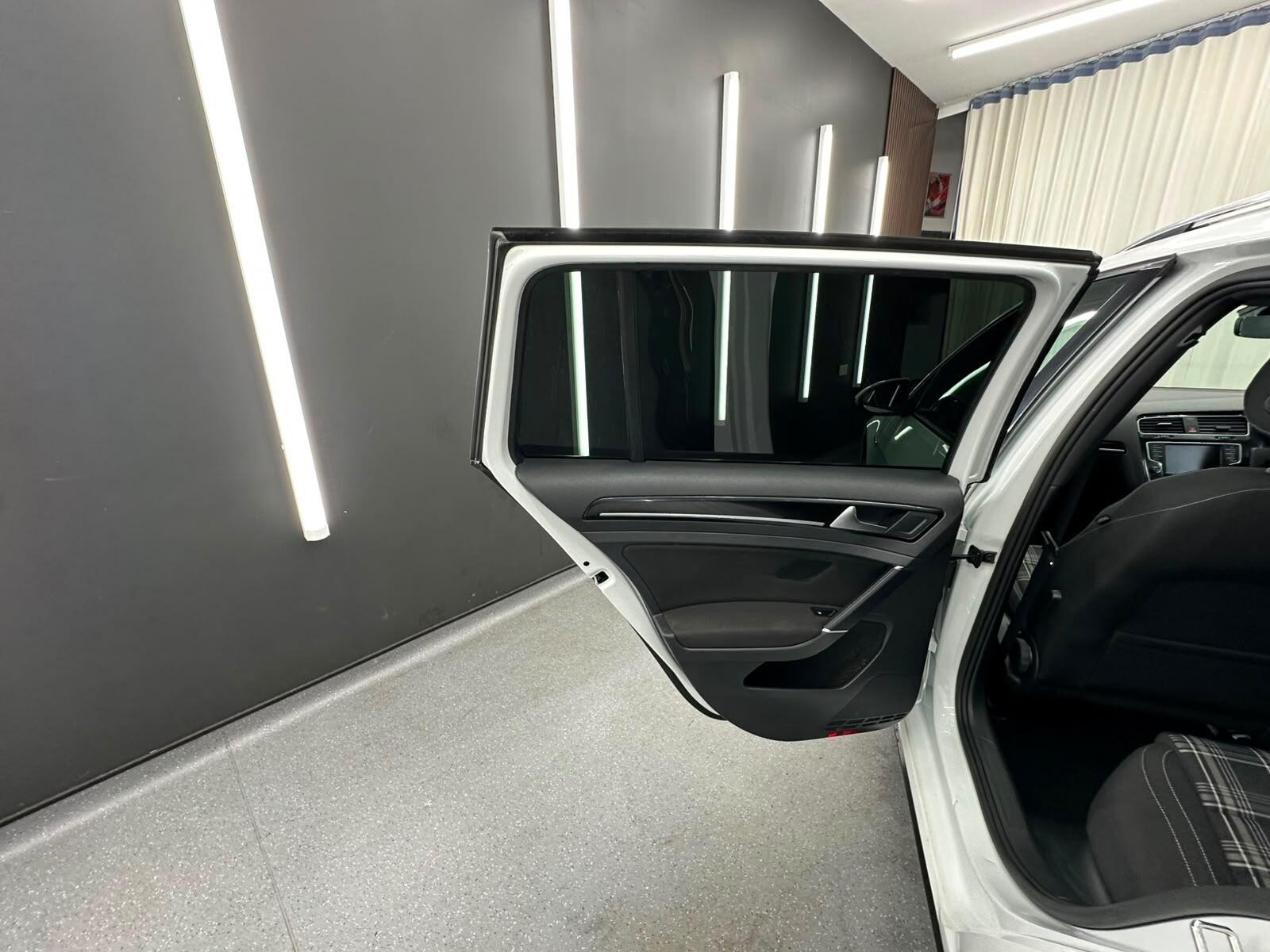 Volkswagen Golf view 12