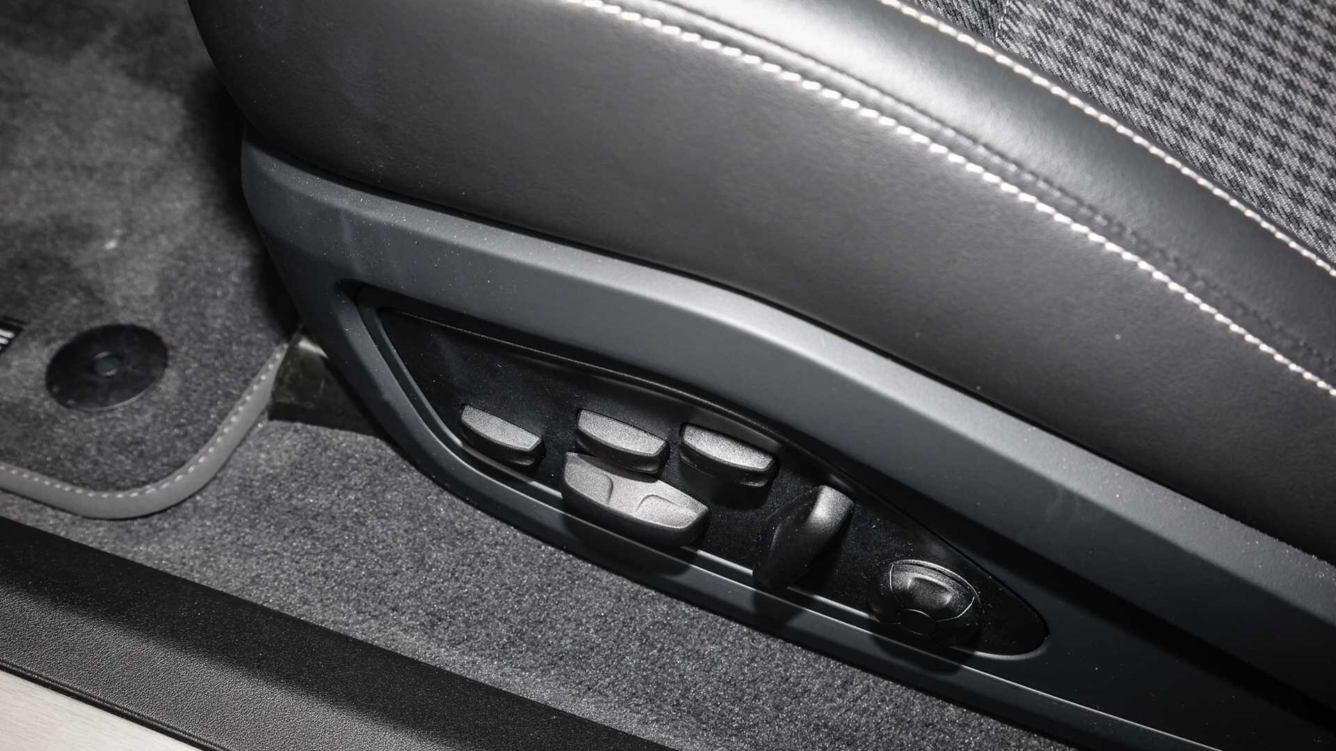 Porsche Taycan view 28