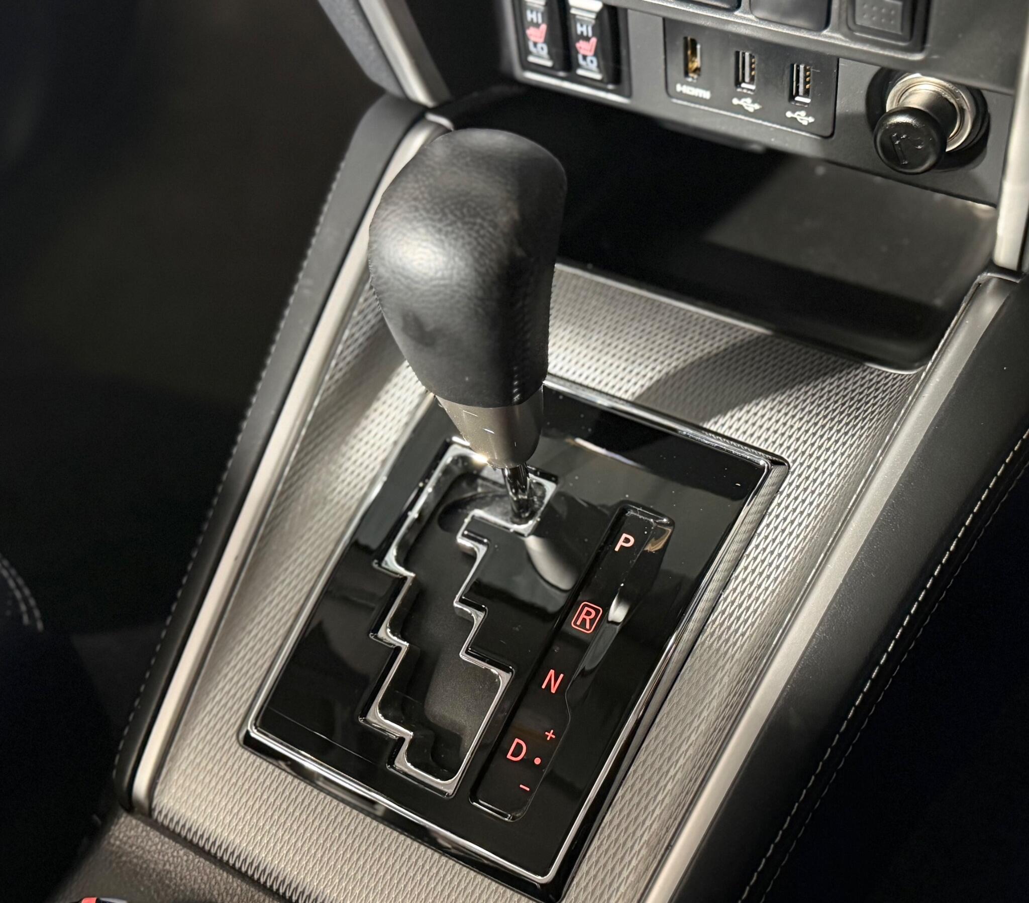 Mitsubishi L200 view 22