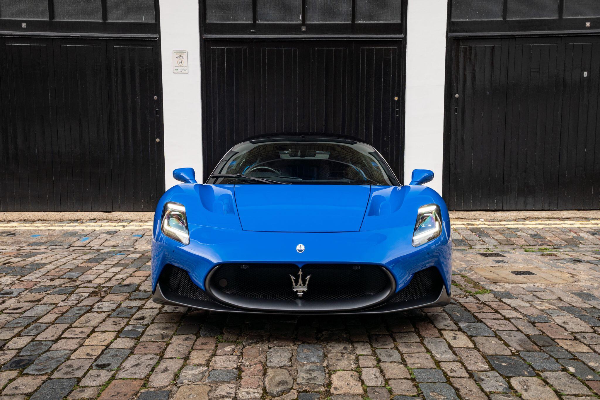 Maserati MC20 view 10