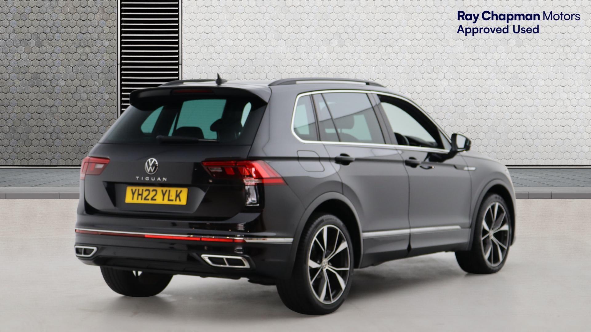 Volkswagen Tiguan view 2