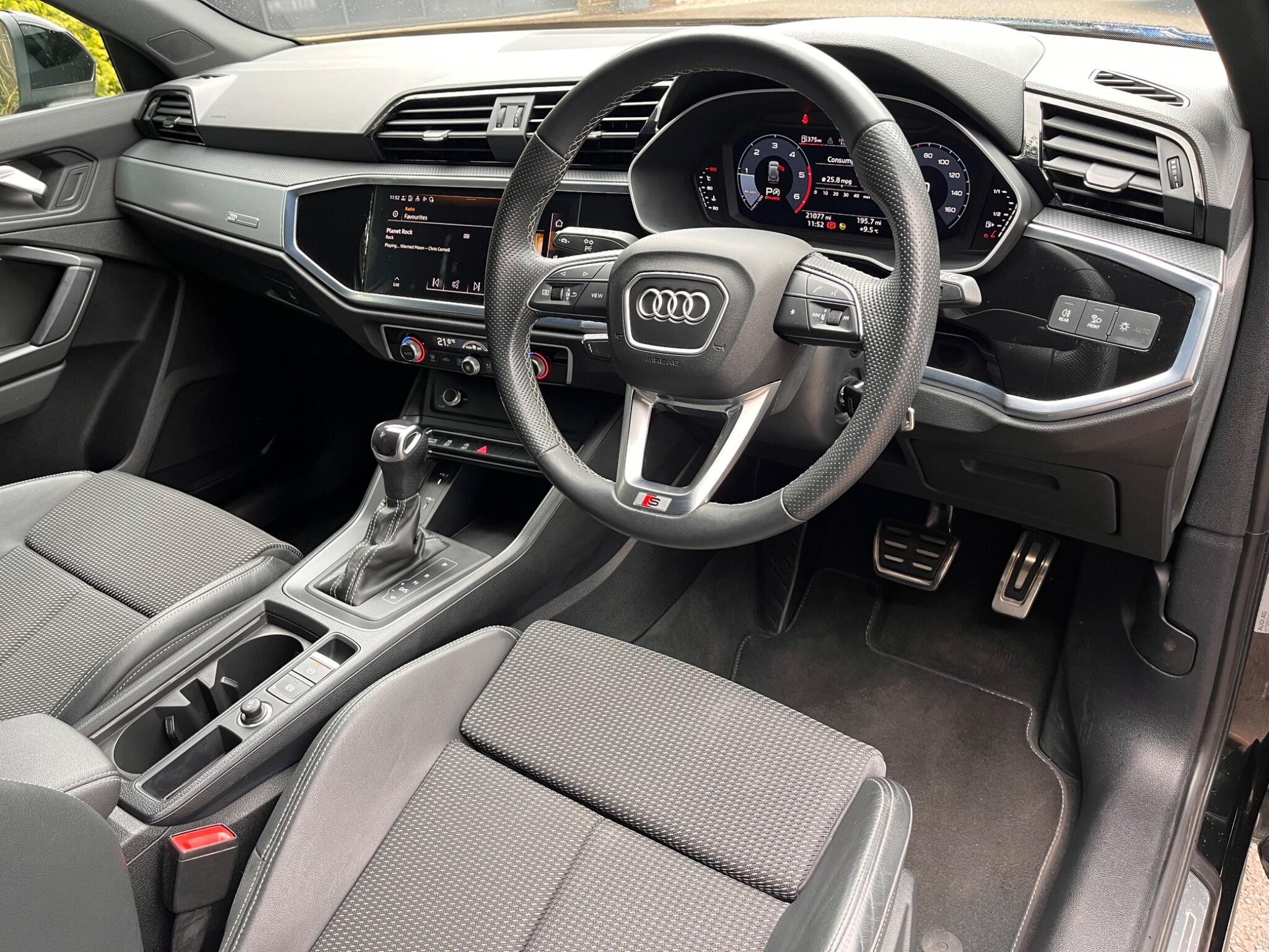 Audi Q3 view 27