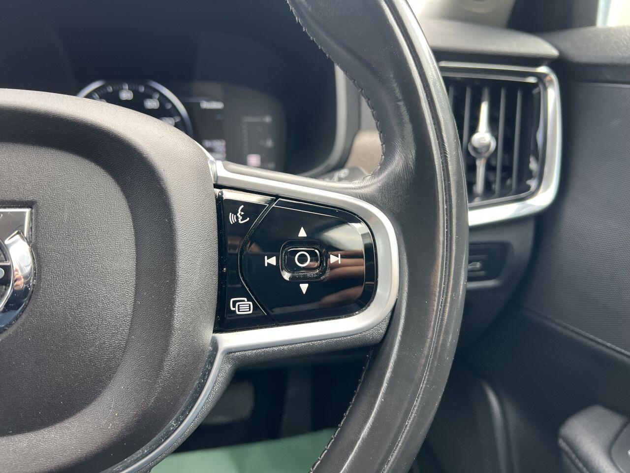 Volvo V90 Cross Country view 55