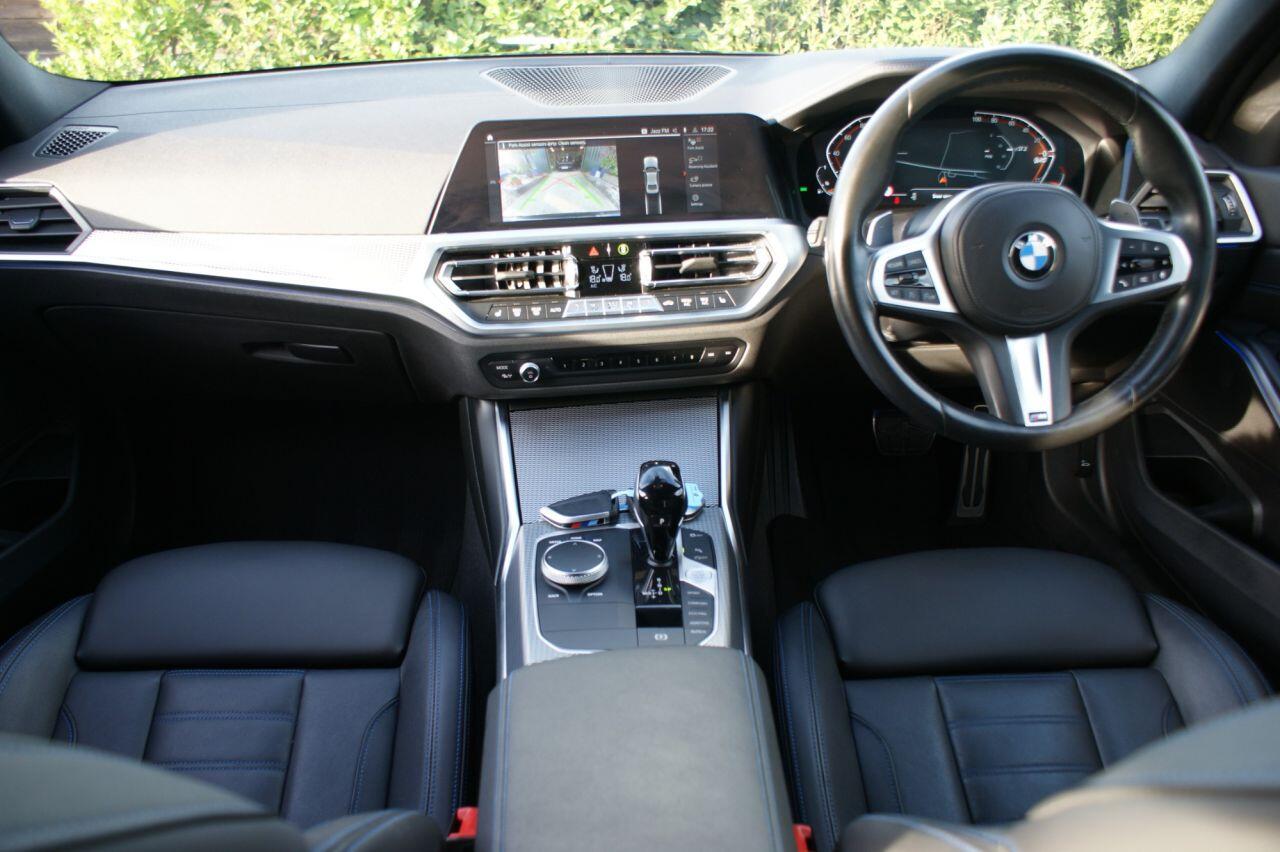 BMW 3 Series view 32