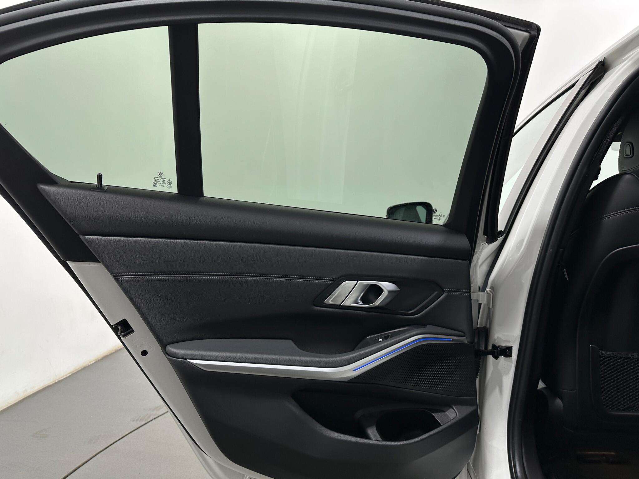 BMW 3 Series view 39