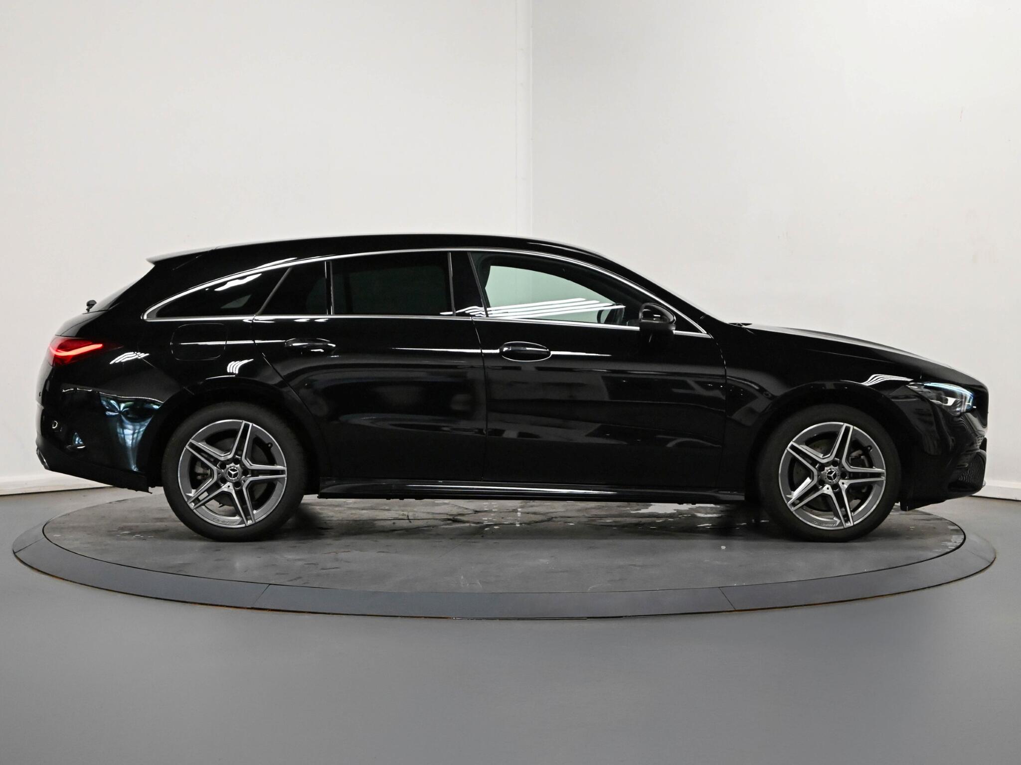 Mercedes-Benz Cla view 24