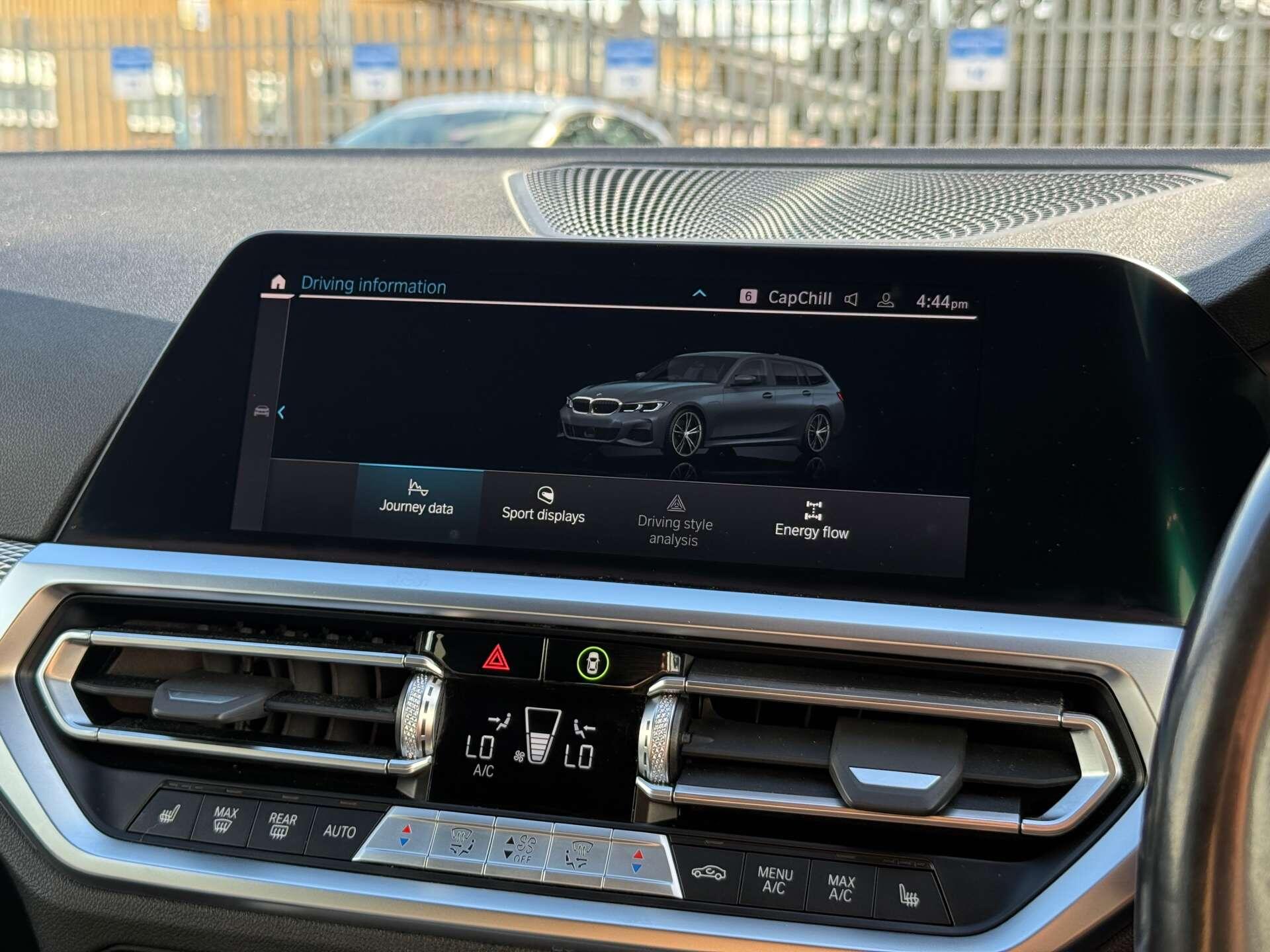 BMW 3 Series view 44