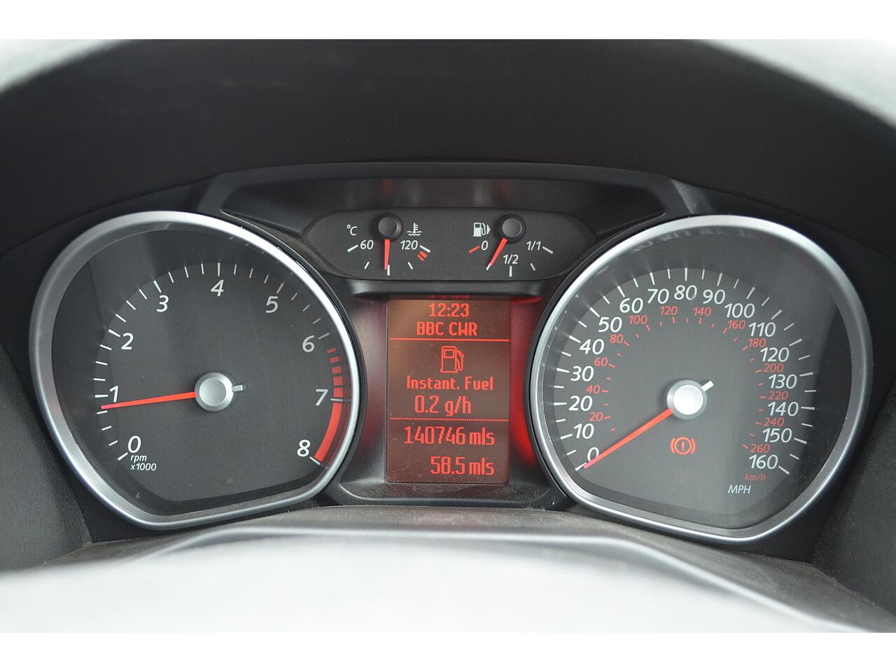 Ford Mondeo view 19