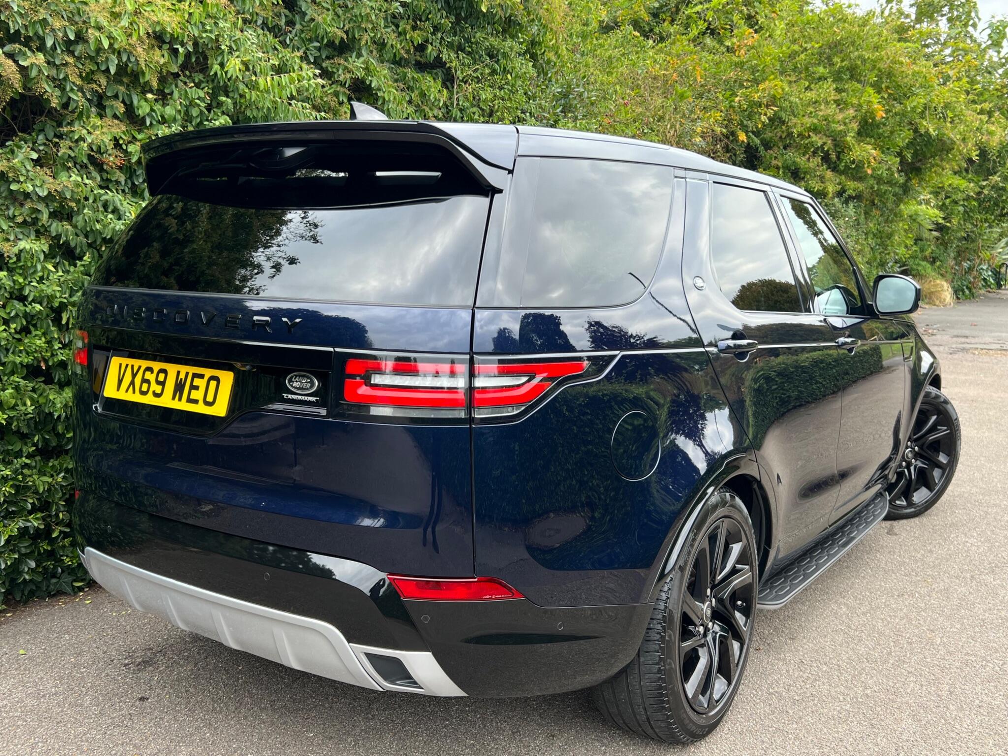 Land Rover Discovery view 4