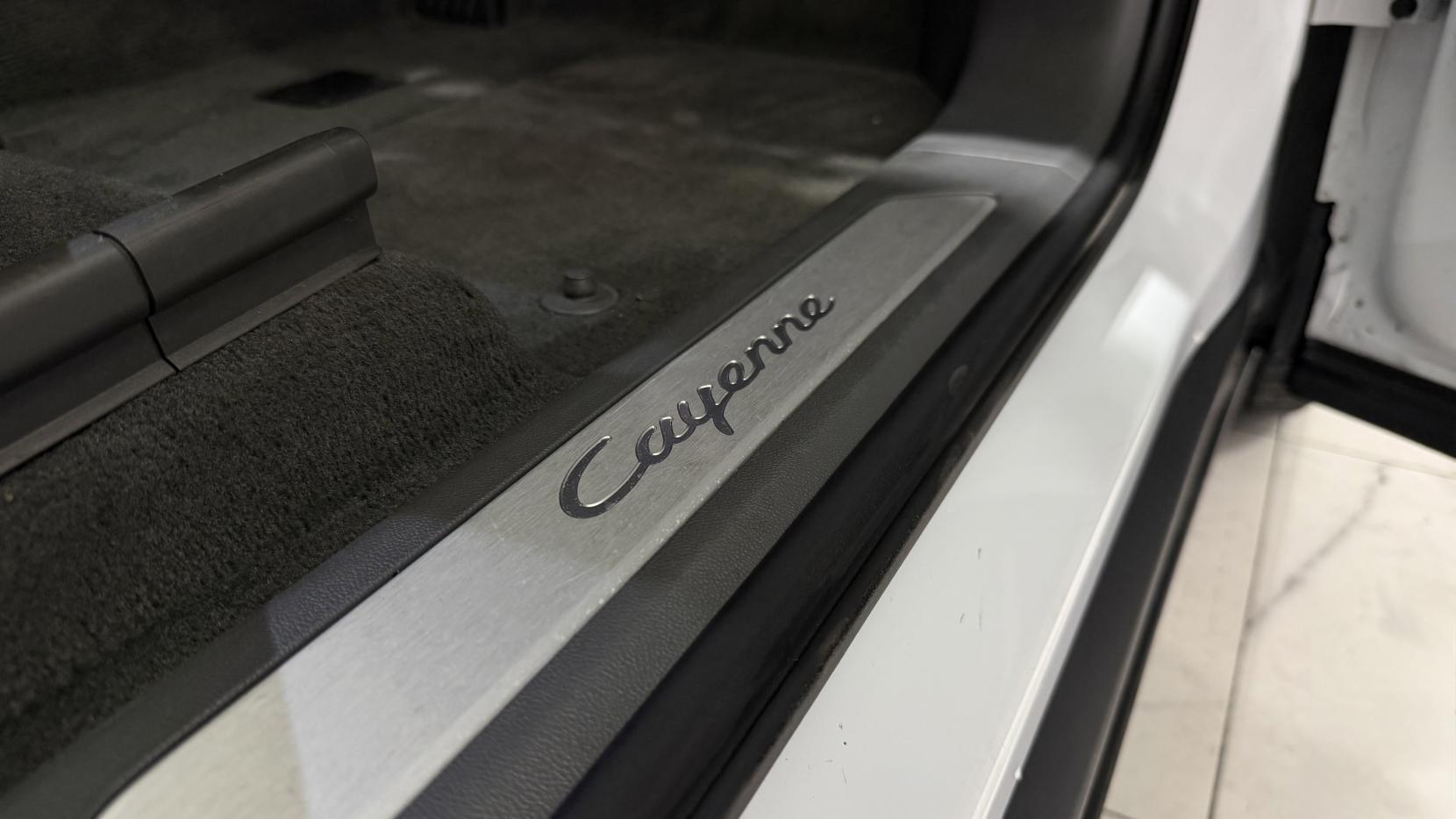 Porsche Cayenne view 31