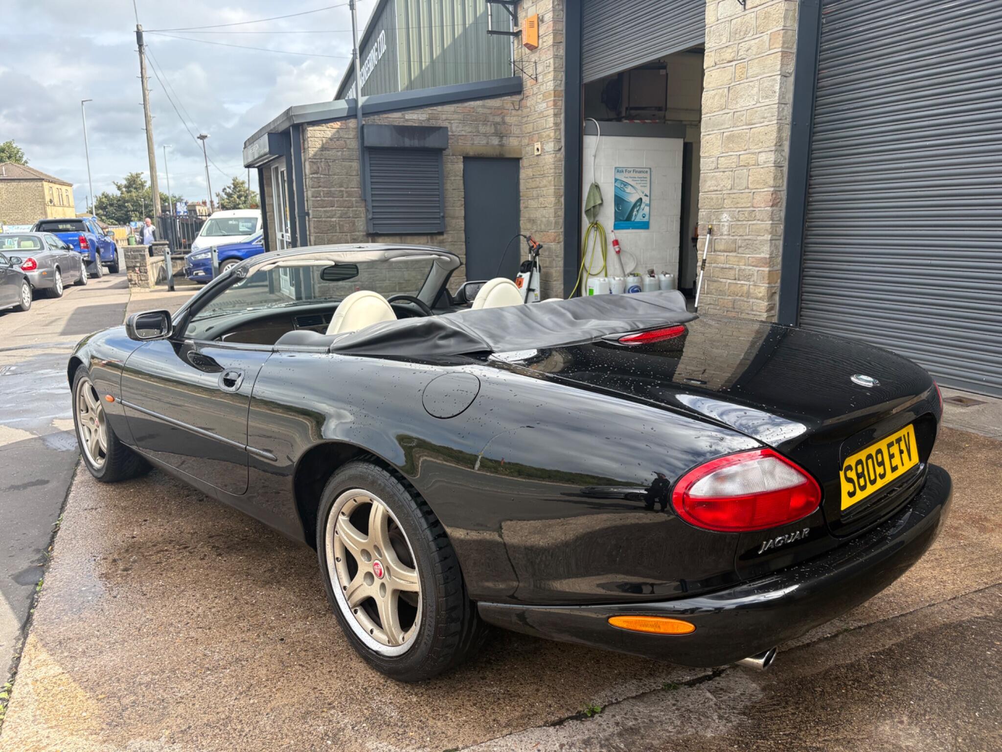 Jaguar XK8 view 5