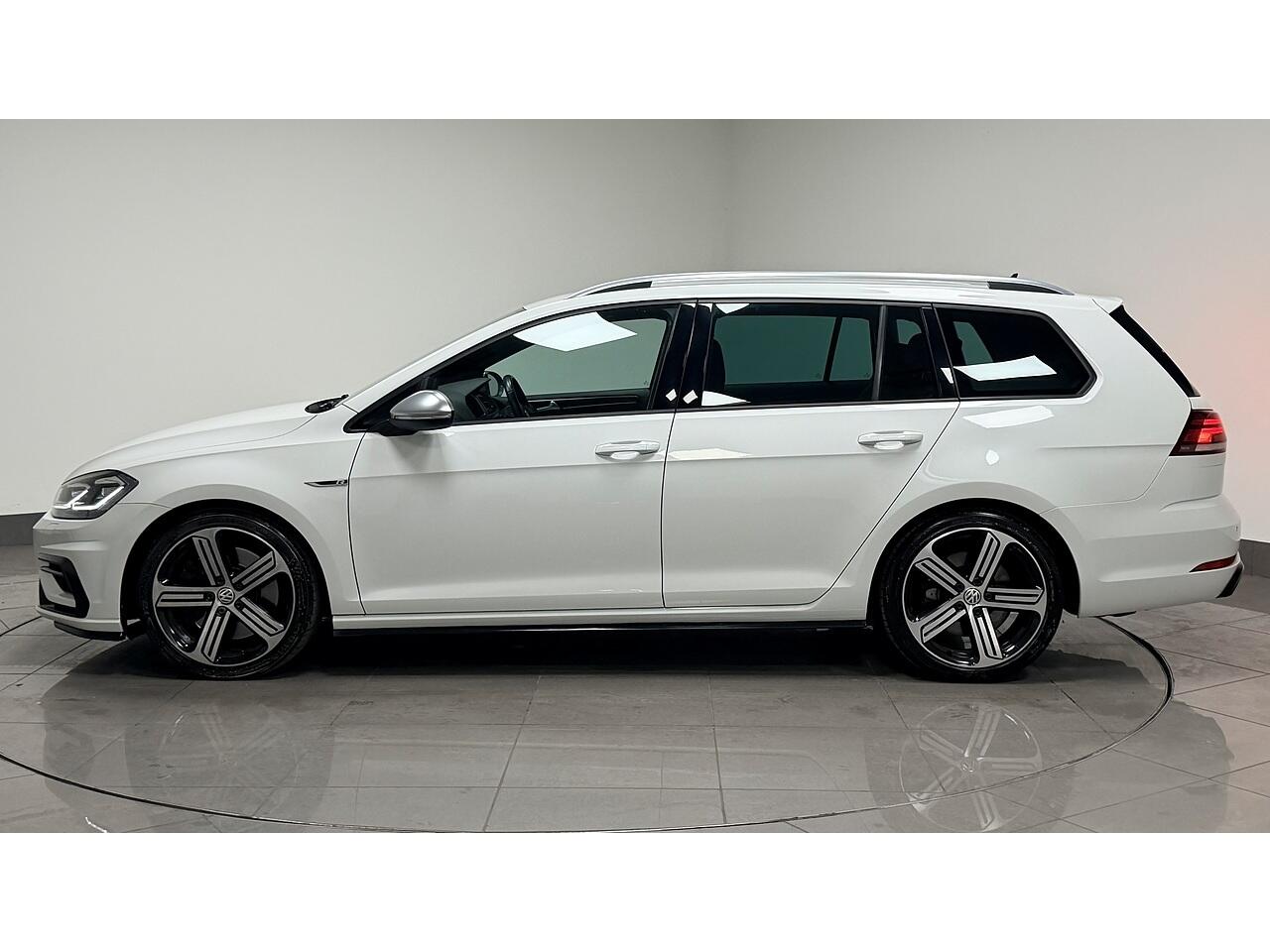 Volkswagen Golf view 4