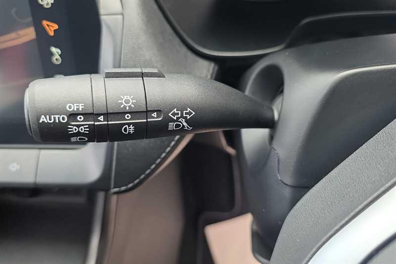 MG ZS view 34