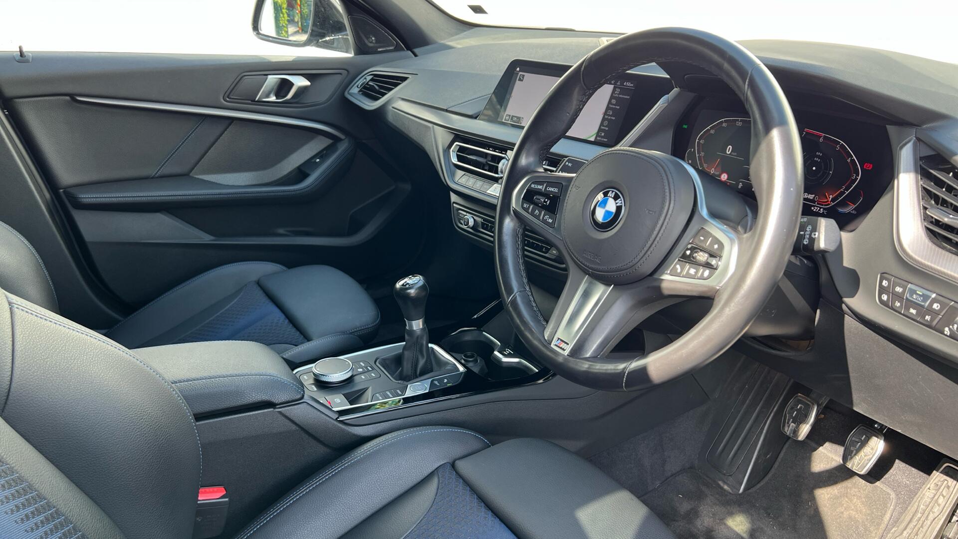 BMW 1 Series view 6