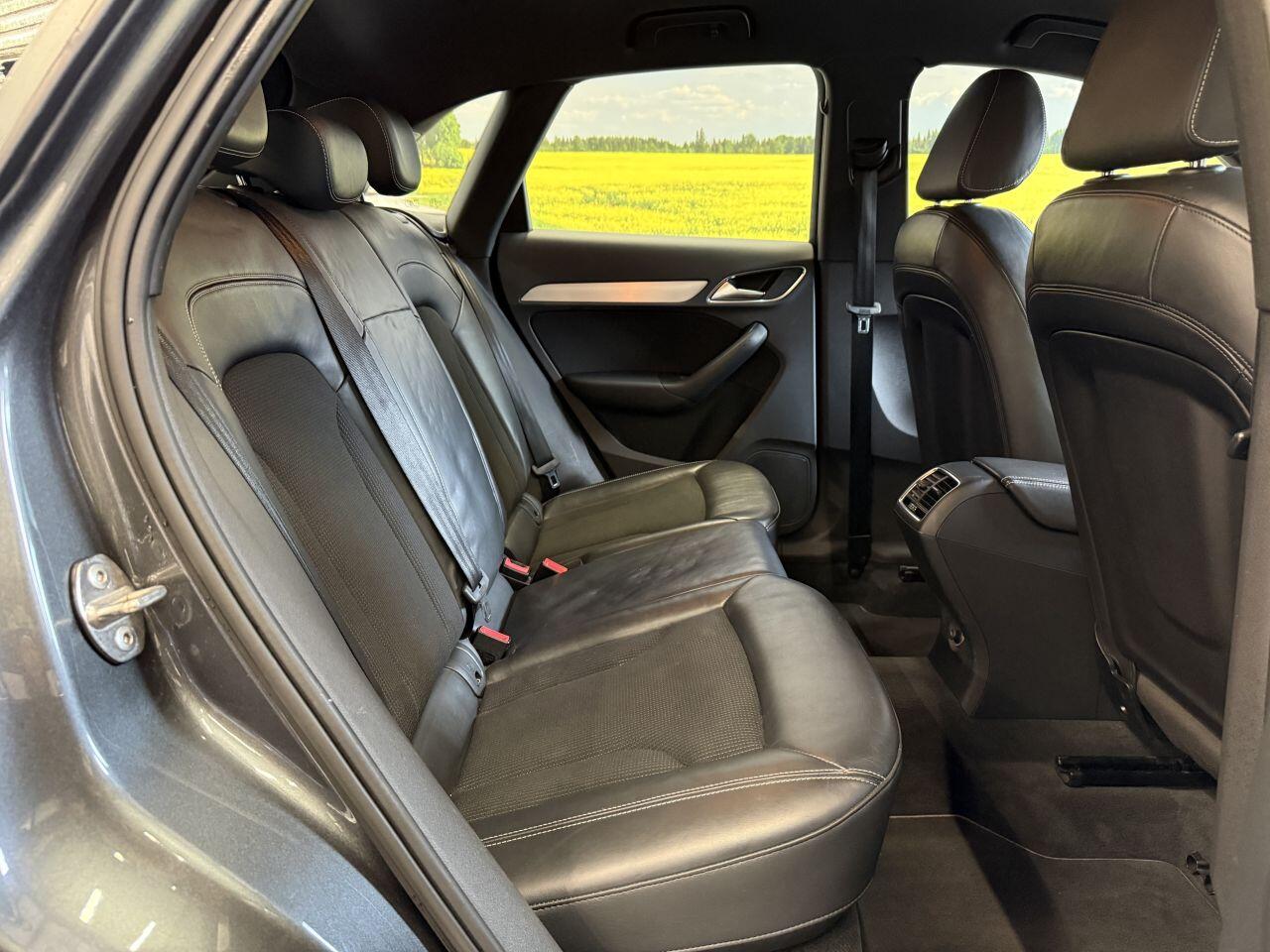 Audi Q3 view 20